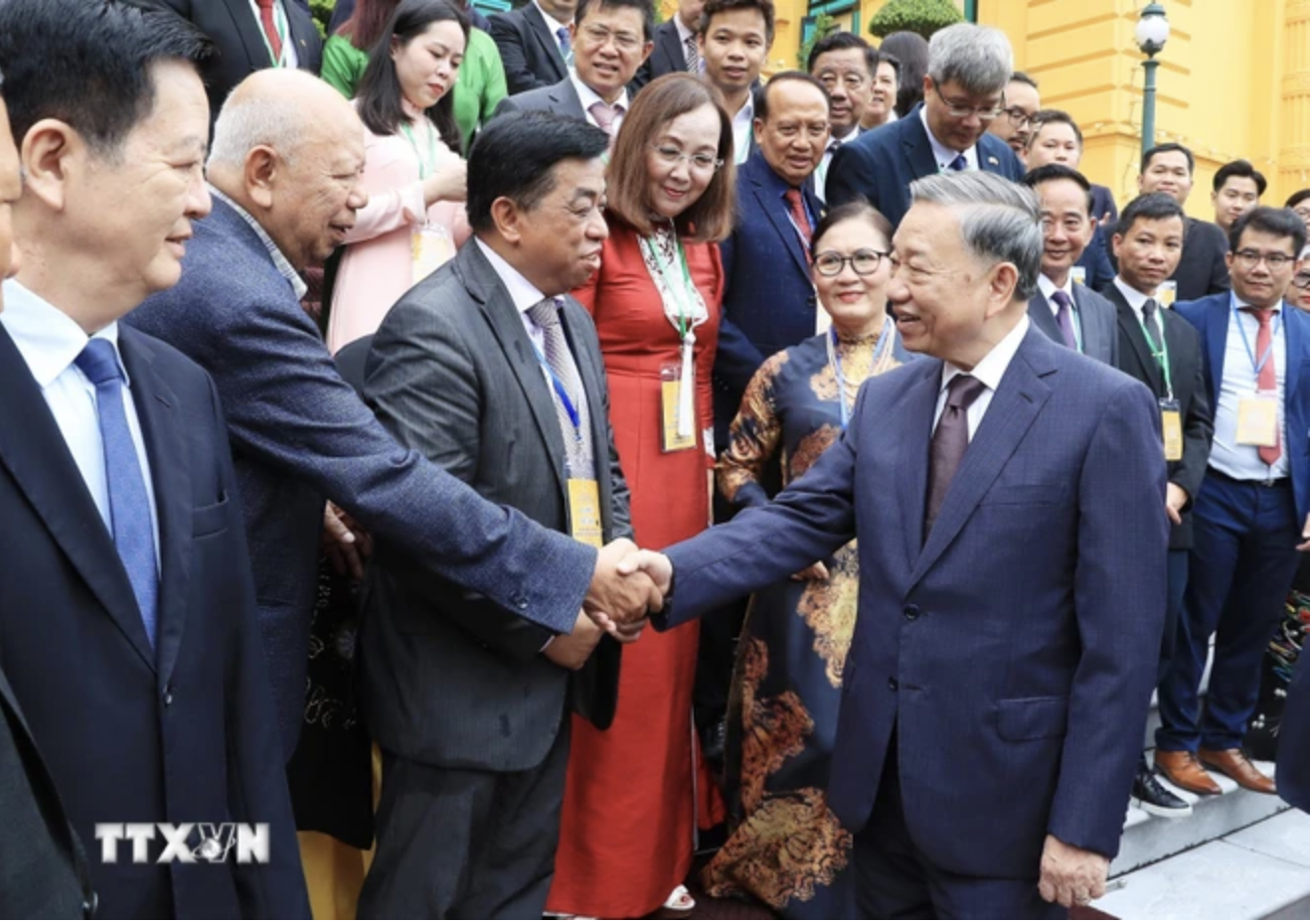 Tổng B&iacute; thư, Chủ tịch nước T&ocirc; L&acirc;m gặp mặt kiều b&agrave;o ti&ecirc;u biểu- Ảnh 1.