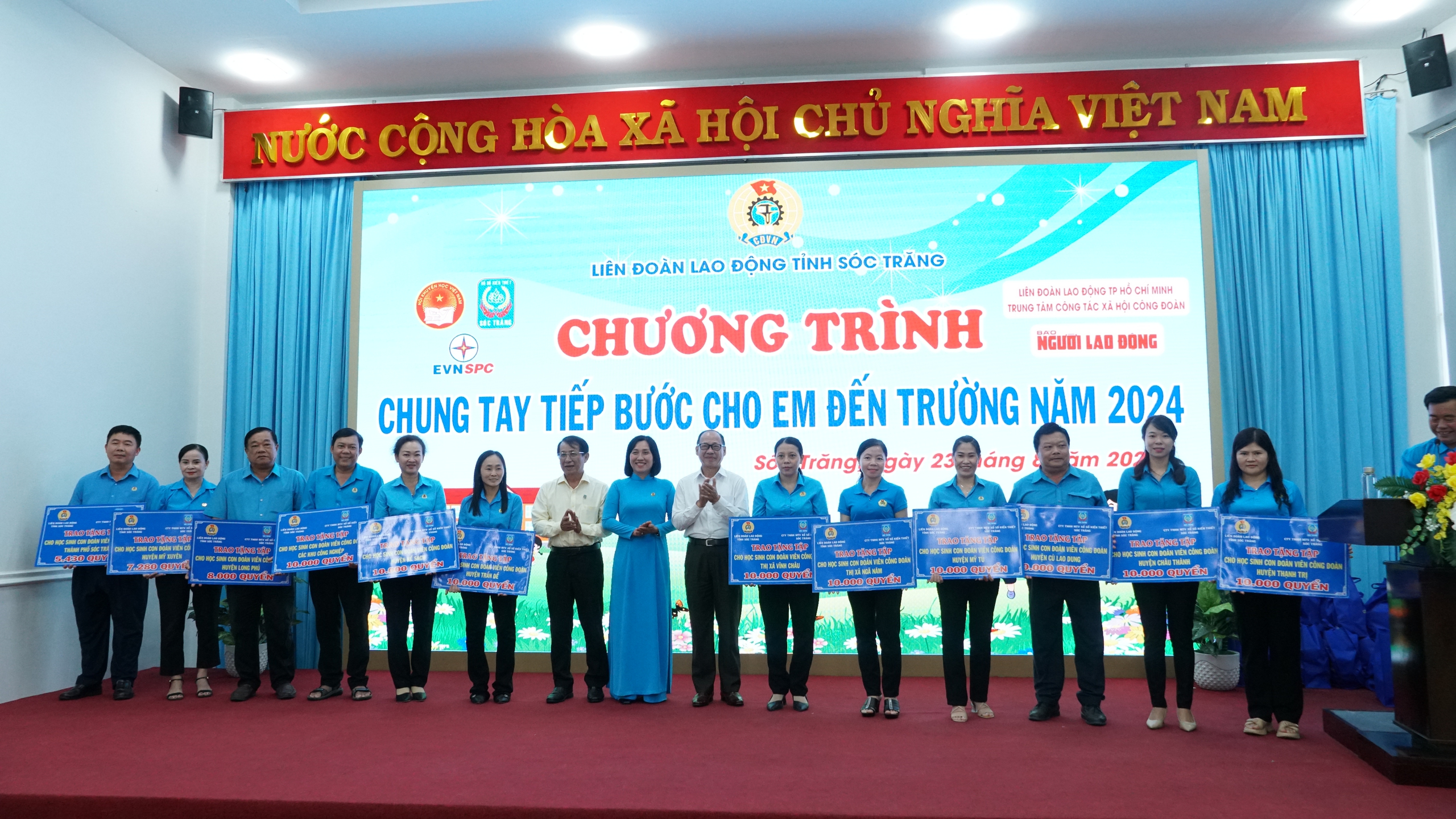 B&aacute;o Người Lao Động chung tay tiếp bước học sinh S&oacute;c Trăng đến trường- Ảnh 17.