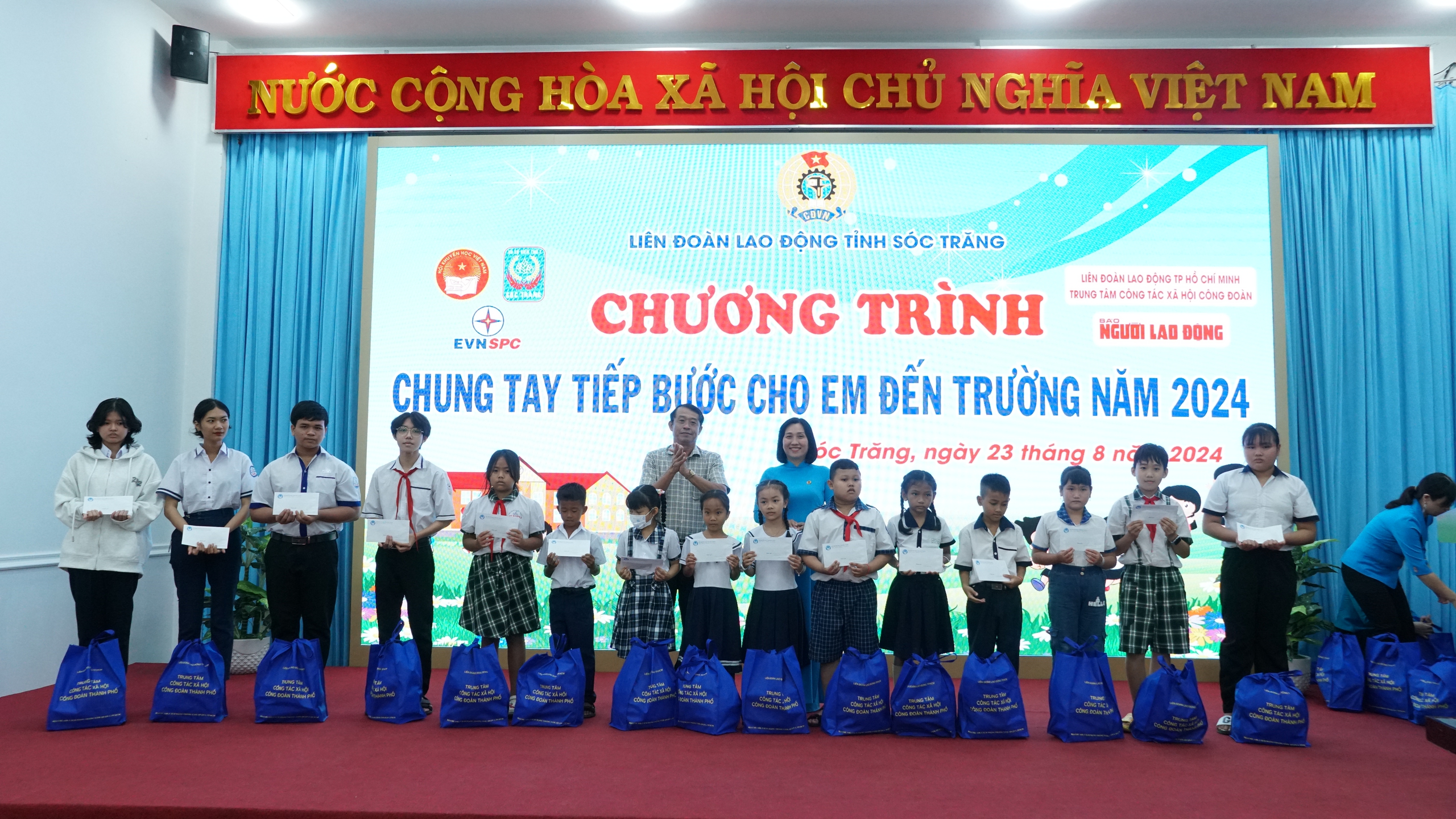 B&aacute;o Người Lao Động chung tay tiếp bước học sinh S&oacute;c Trăng đến trường- Ảnh 7.