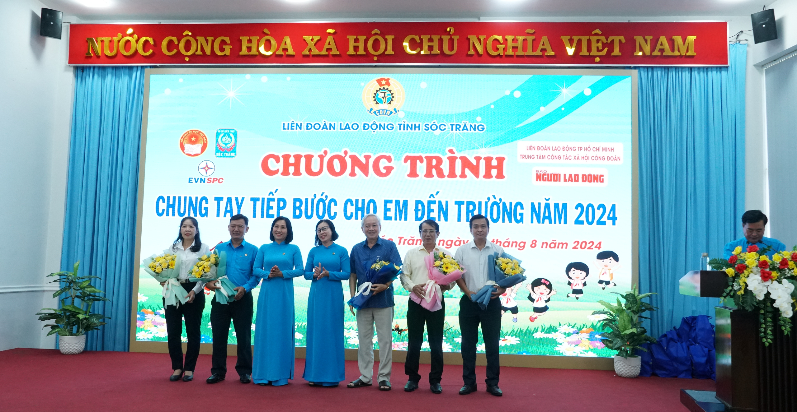 B&aacute;o Người Lao Động chung tay tiếp bước học sinh S&oacute;c Trăng đến trường- Ảnh 1.