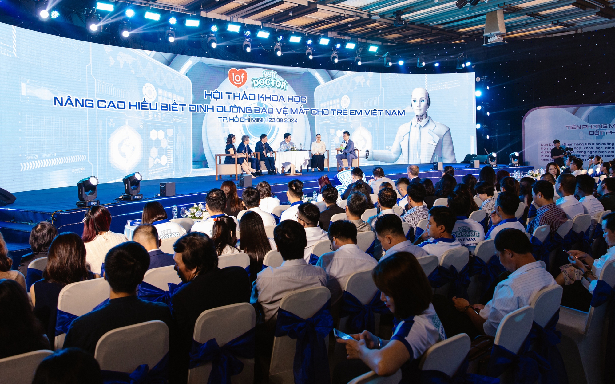 Trẻ ở thành thị tiếp xúc thiết bị điện tử 3-5 giờ mỗi ngày