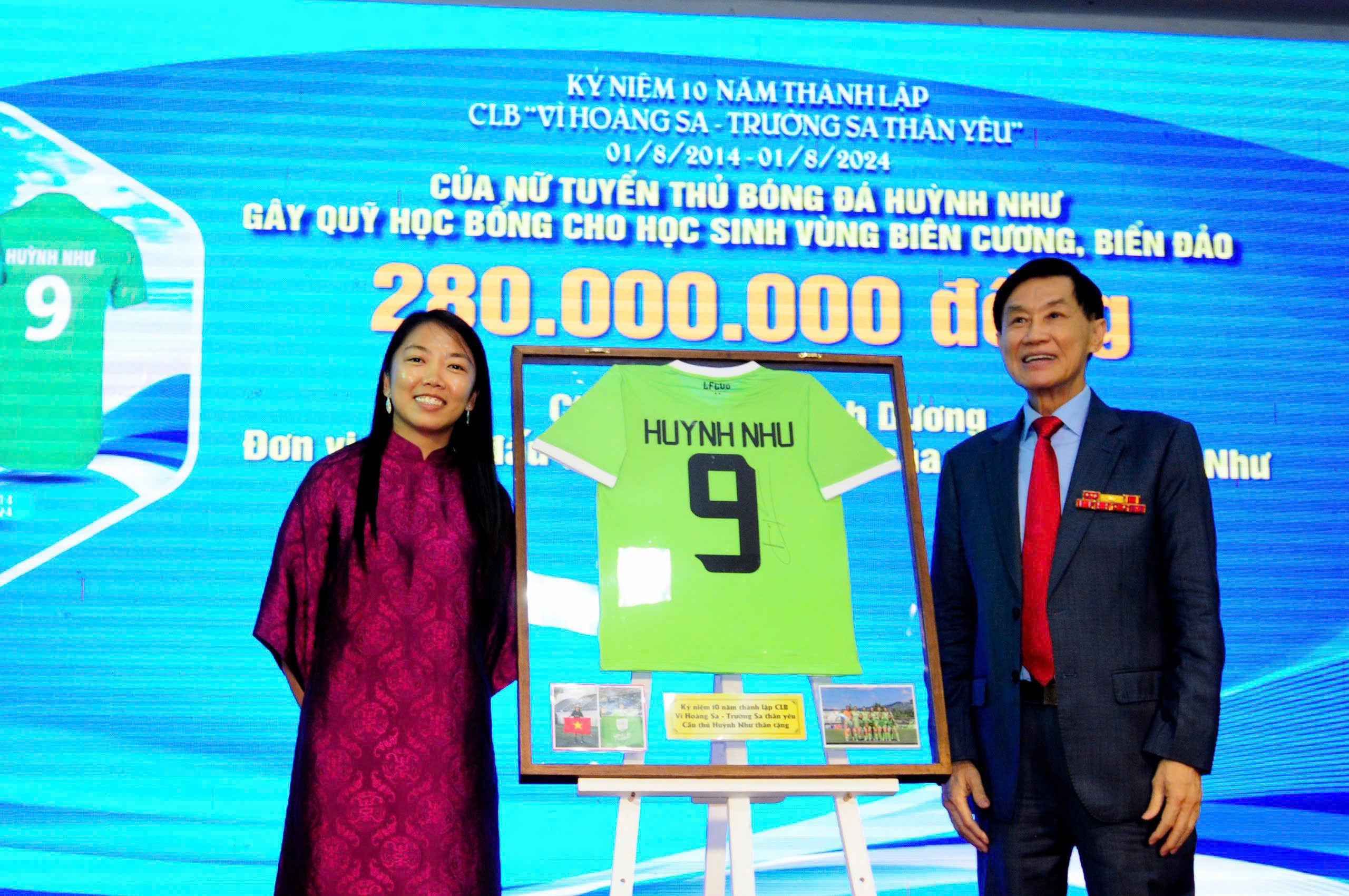 Nữ tuyển thủ HUỲNH NHƯ: B&oacute;ng đ&aacute; v&agrave; biết sống để cho đi- Ảnh 2.