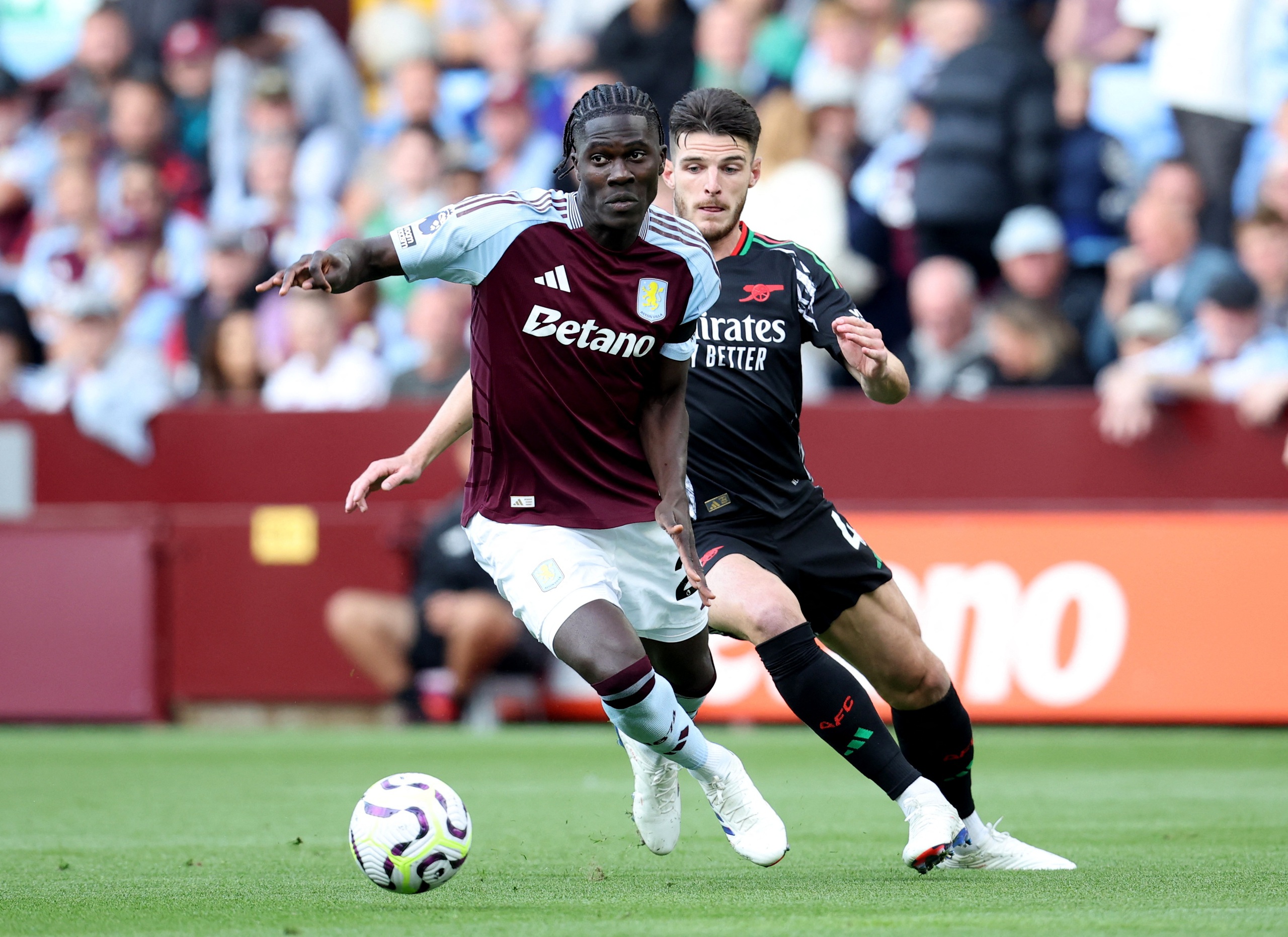 Aston Villa gục ng&atilde; s&acirc;n nh&agrave;, Arsenal g&oacute;p mặt Top 3 Ngoại hạng Anh- Ảnh 1.