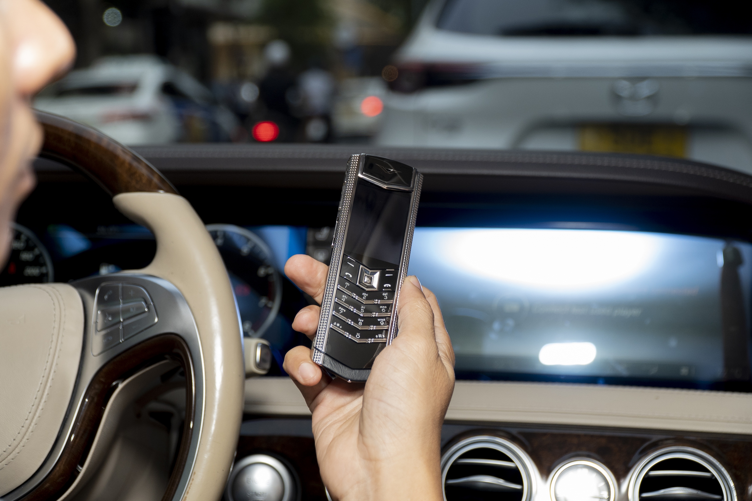 Điện thoại tiền tỉ cũng bị lừa đảo m&aacute;y 2G th&agrave;nh 4G- Ảnh 1.