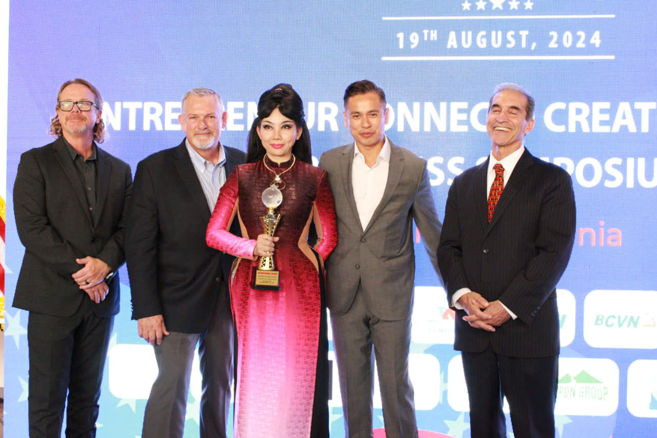 NTK Quỳnh Paris nhận lời tr&igrave;nh diễn Vietnam Fashion Week tại Ph&aacute;p- Ảnh 2.
