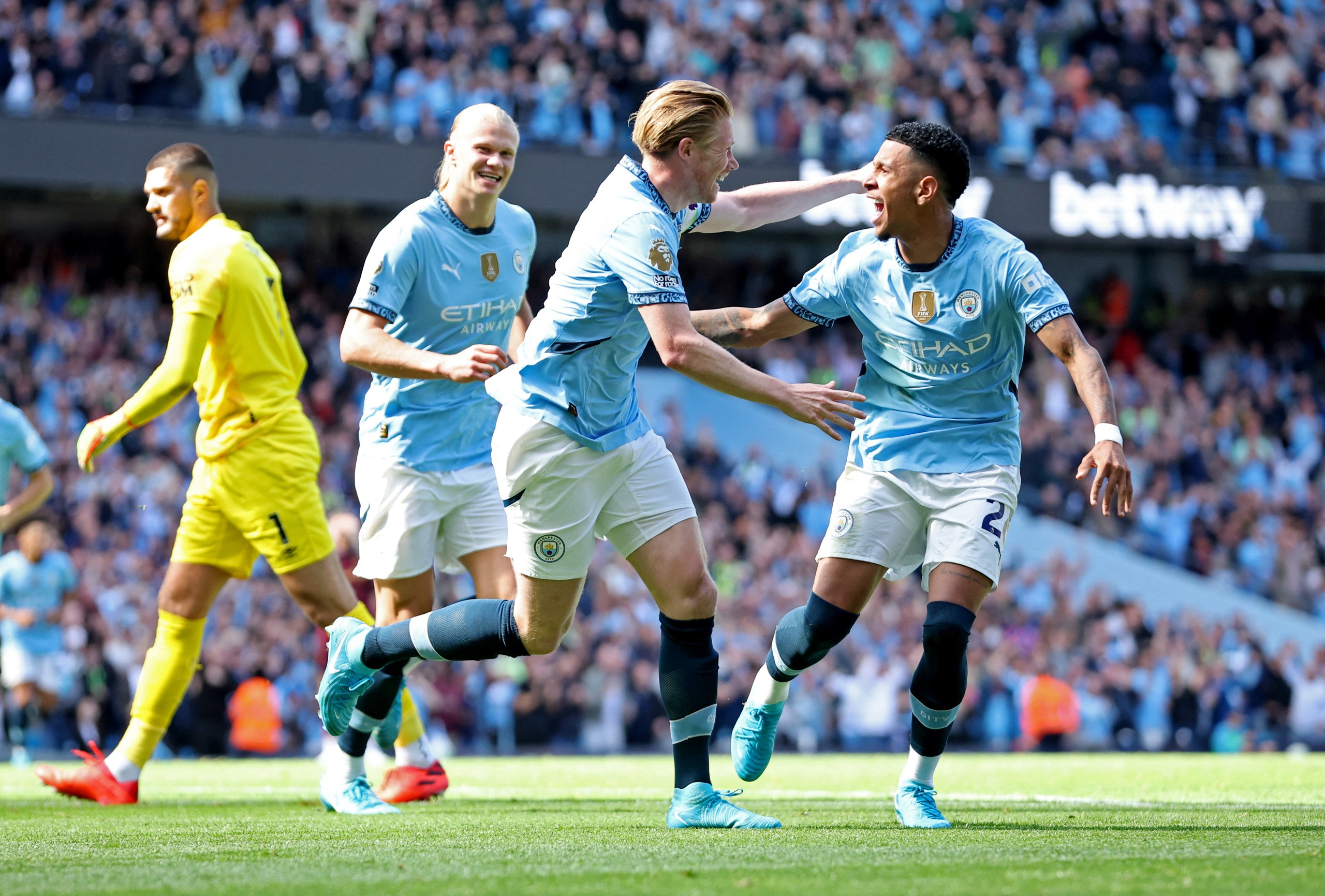 Kiếm người trợ lực Erling Haaland, Man City săn sao tấn c&ocirc;ng 19 tuổi- Ảnh 1.