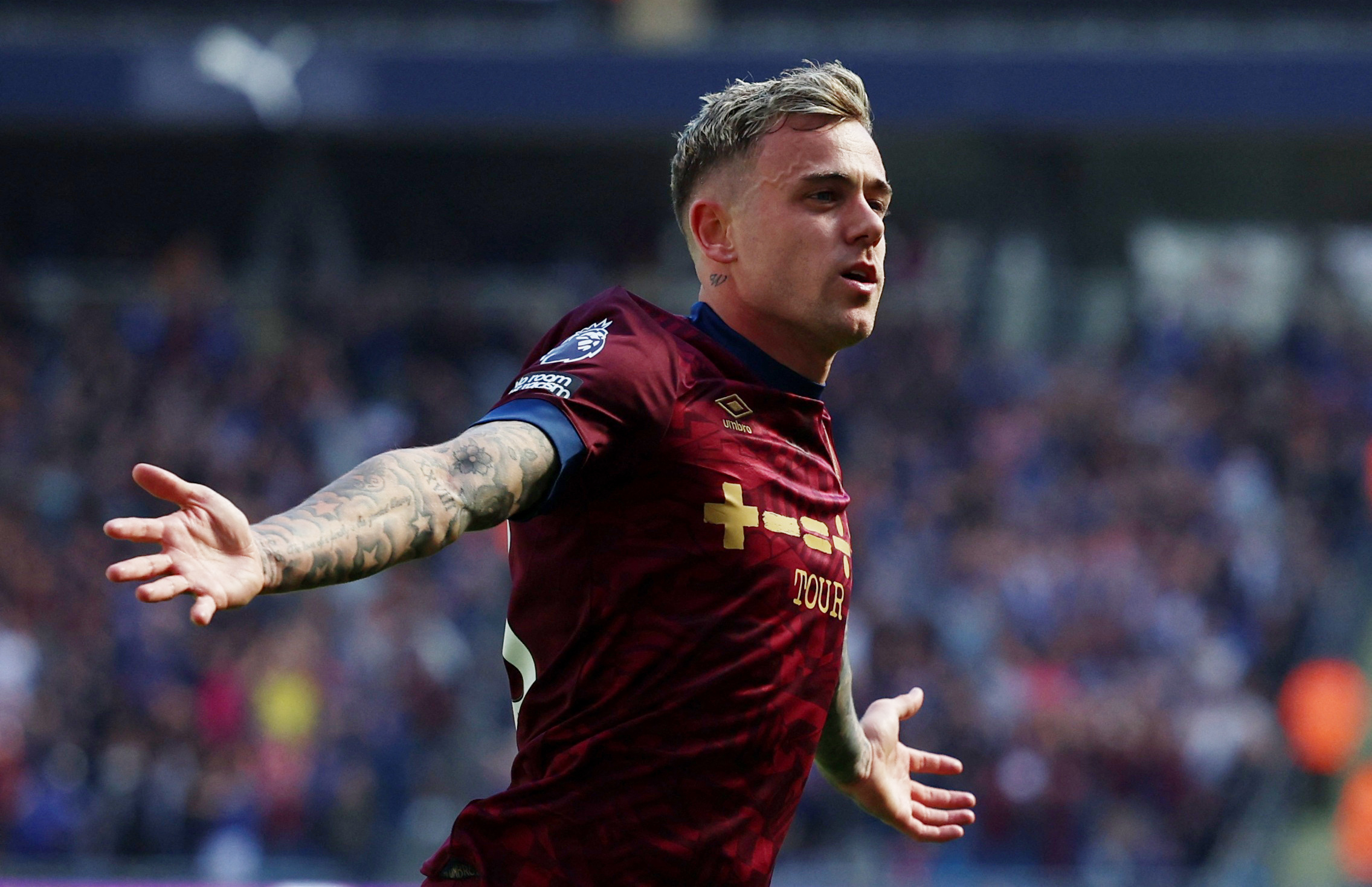 Haaland lập hat-trick trước Ipswich Town, Man City chiếm ng&ocirc;i đầu Ngoại hạng- Ảnh 2.