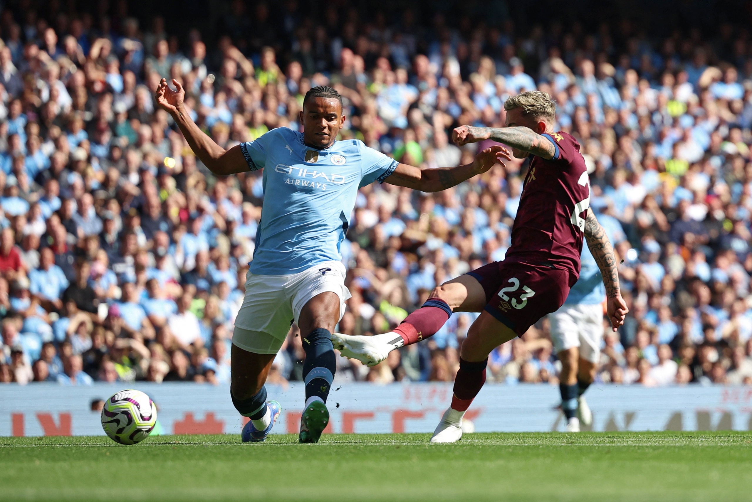 Haaland lập hat-trick trước Ipswich Town, Man City chiếm ng&ocirc;i đầu Ngoại hạng- Ảnh 1.