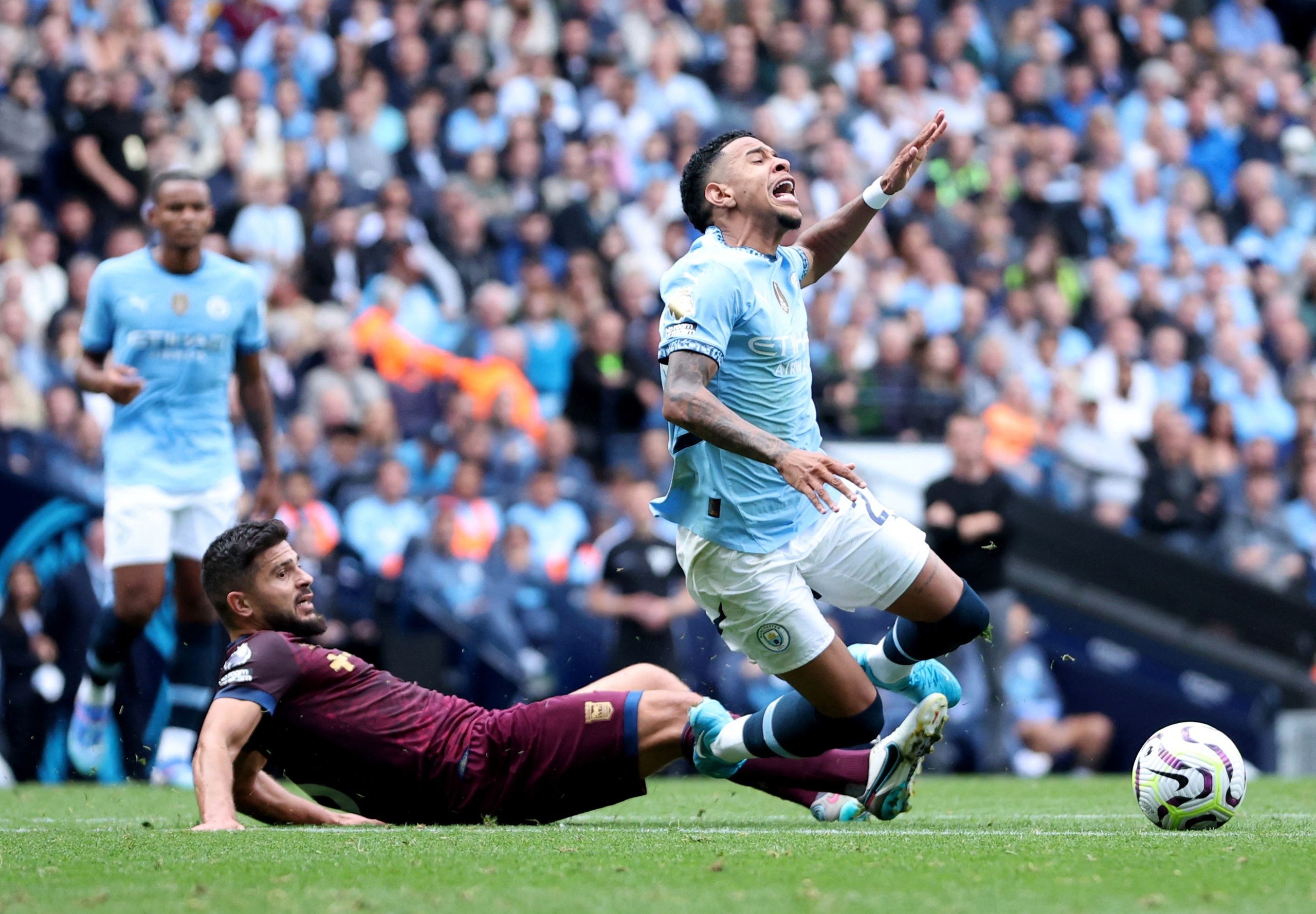 Haaland lập hat-trick trước Ipswich Town, Man City chiếm ng&ocirc;i đầu Ngoại hạng- Ảnh 3.