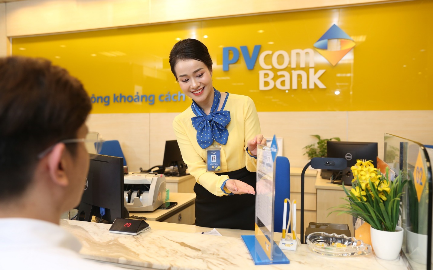 PVcomBank cung cấp g&oacute;i giải ph&aacute;p t&agrave;i ch&iacute;nh to&agrave;n diện cho kh&aacute;ch h&agrave;ng hưởng an sinh x&atilde; hội