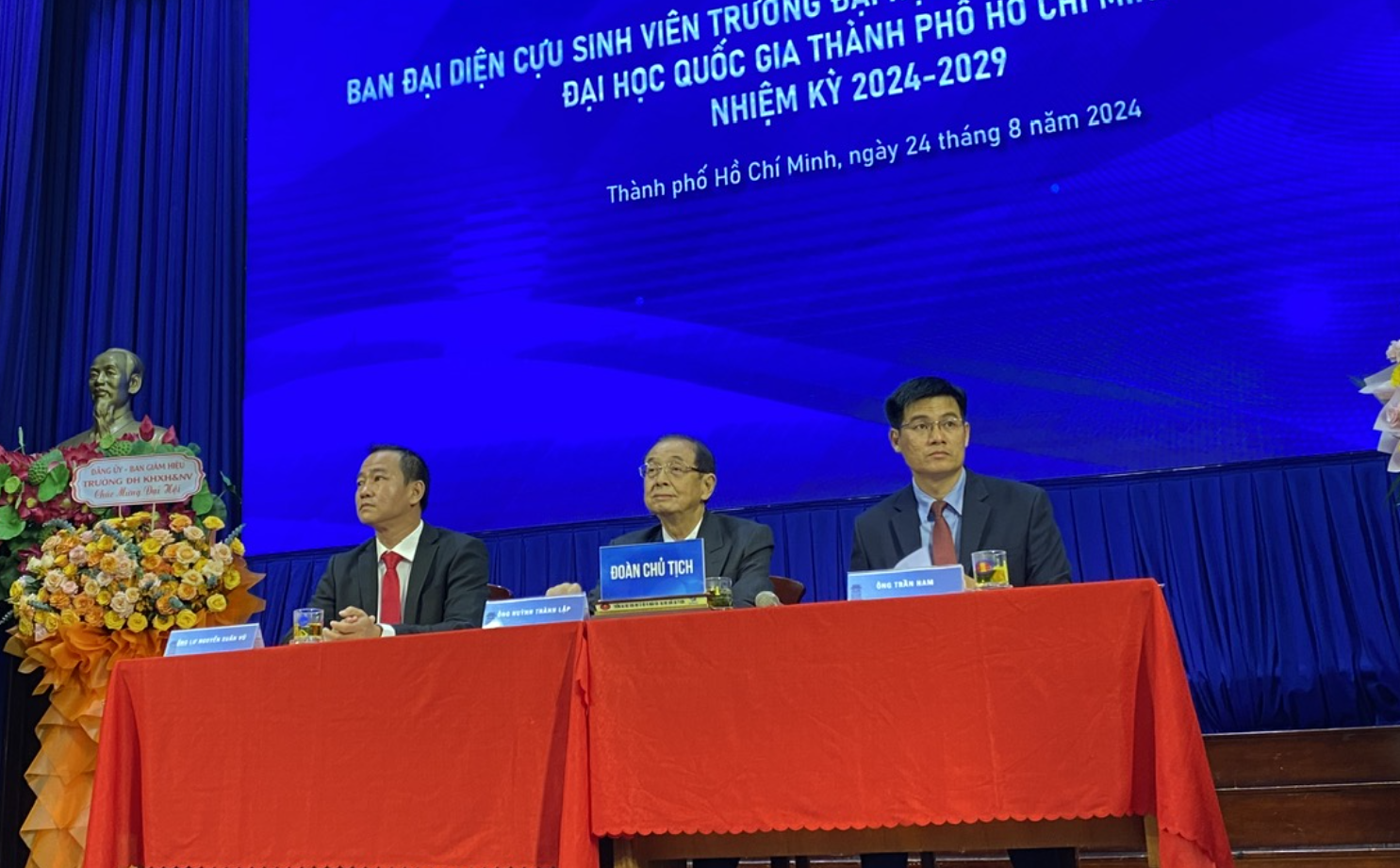 Trường ĐH KHXH-NV TP HCM n&acirc;ng tầm hoạt động của cựu sinh vi&ecirc;n - Ảnh 2.