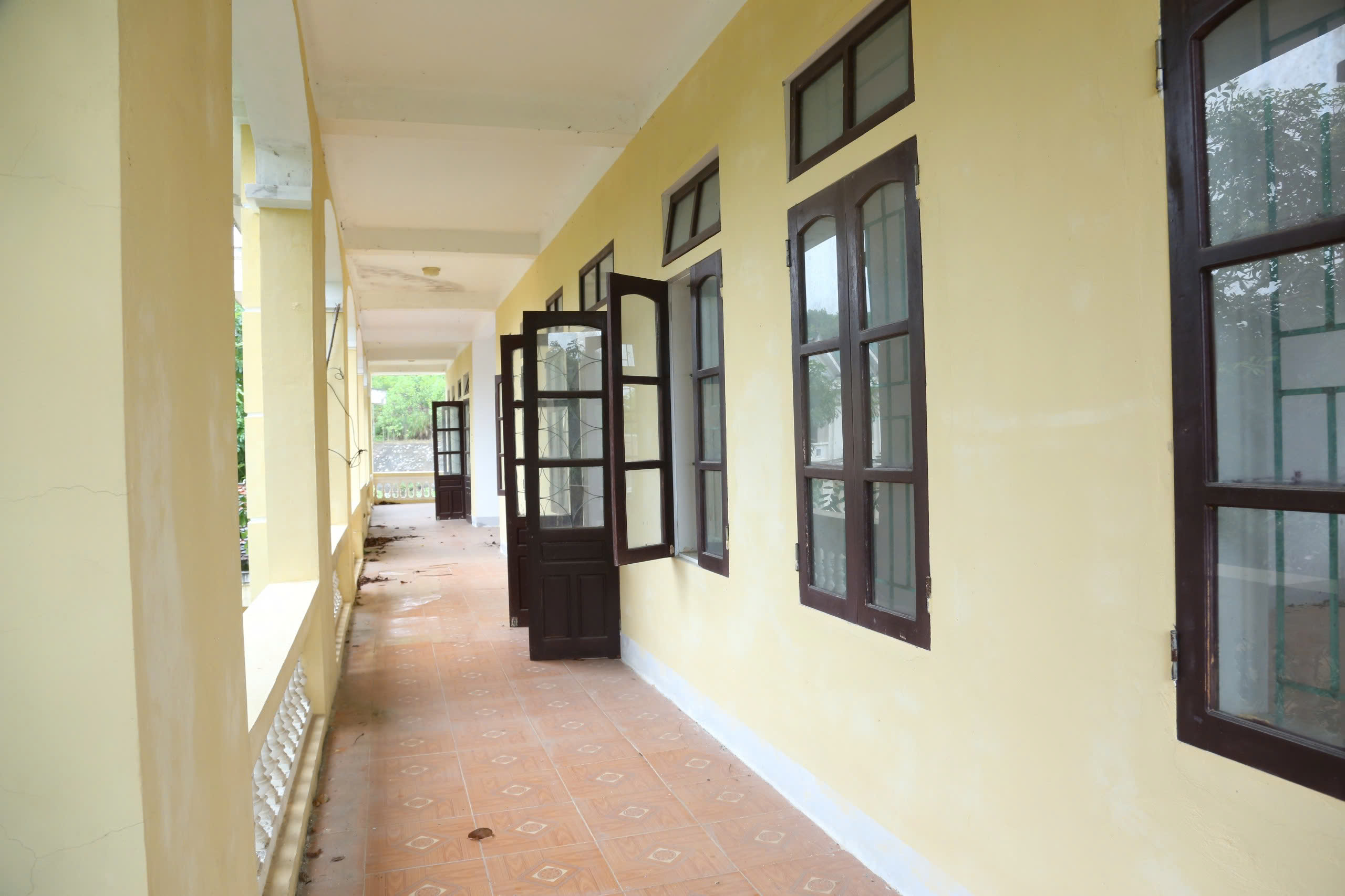Trường hơn 16 tỉ đồng x&acirc;y xong rồi&hellip;.bỏ hoang- Ảnh 17.