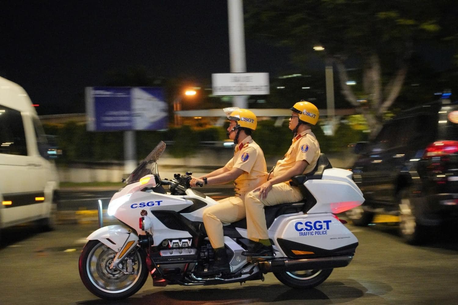 CSGT TP HCM hộ tống tr&aacute;i tim hiến tặng qu&atilde;ng đường hơn 8 km trong 8 ph&uacute;t- Ảnh 2.