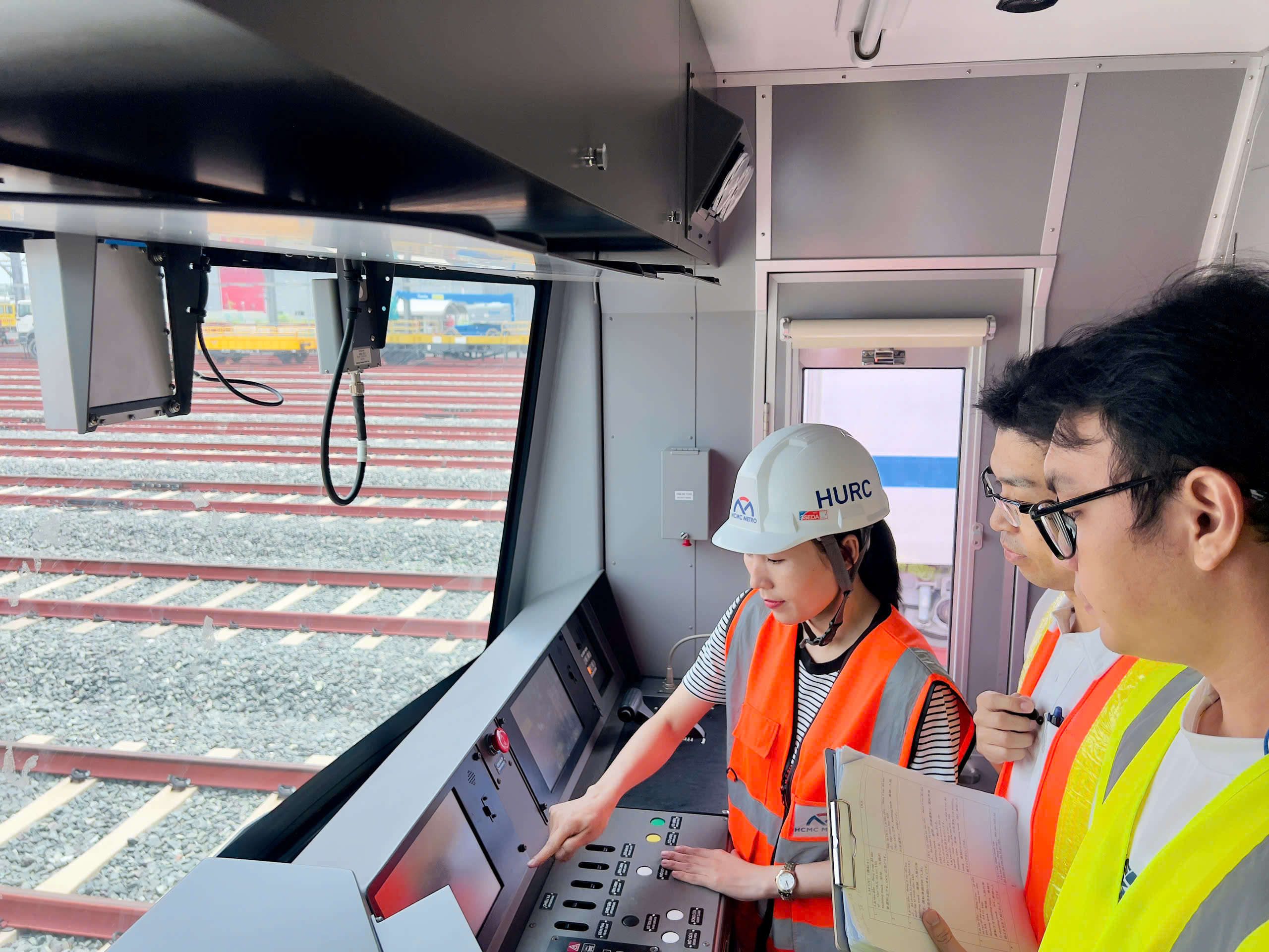 Tuyến metro số 1 Bến Th&agrave;nh - Suối Ti&ecirc;n v&agrave;o chặng nước r&uacute;t- Ảnh 2.