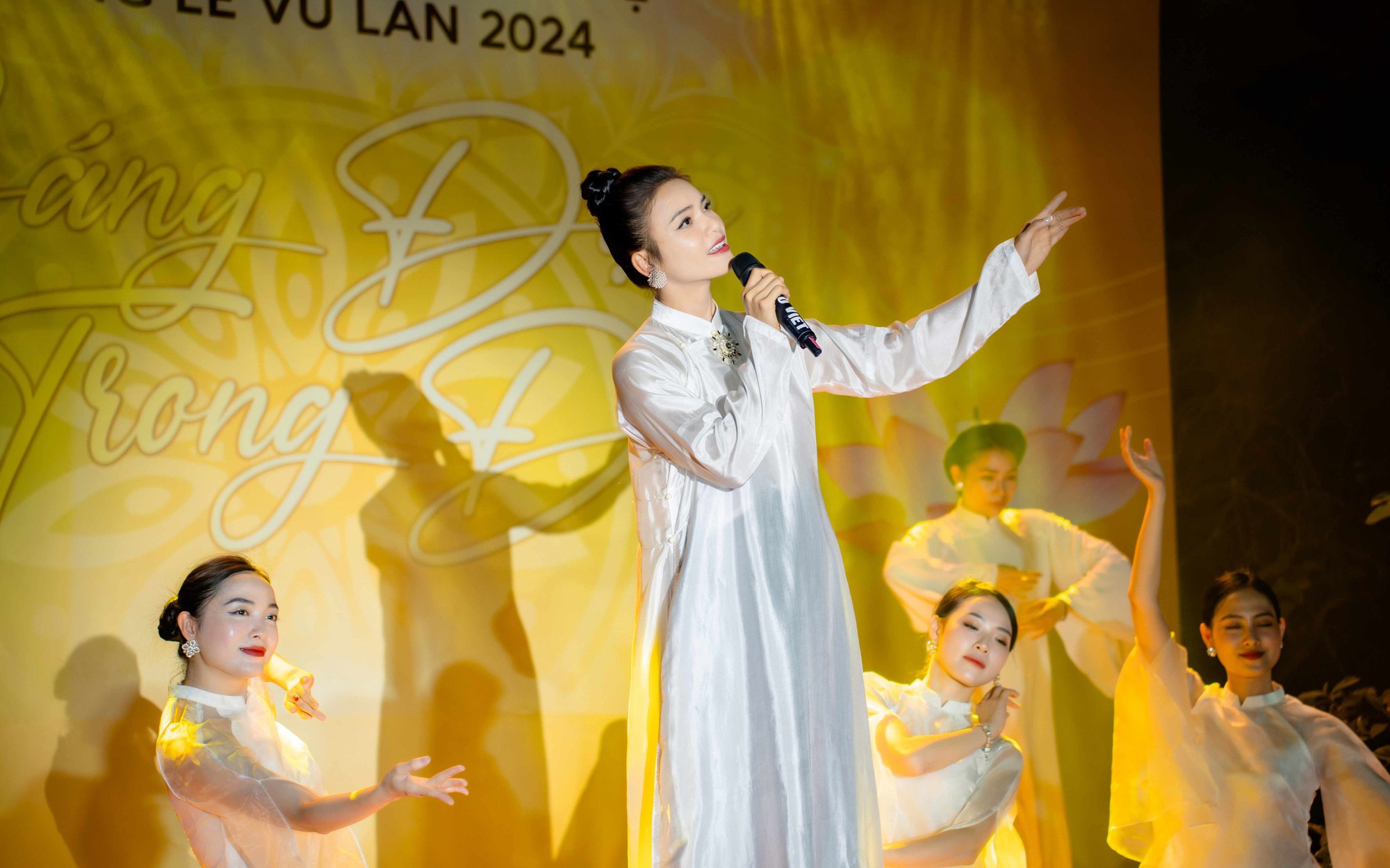 Hồ Quỳnh Hương, Phạm Phương Thảo… hát mừng lễ Vu Lan 2024

