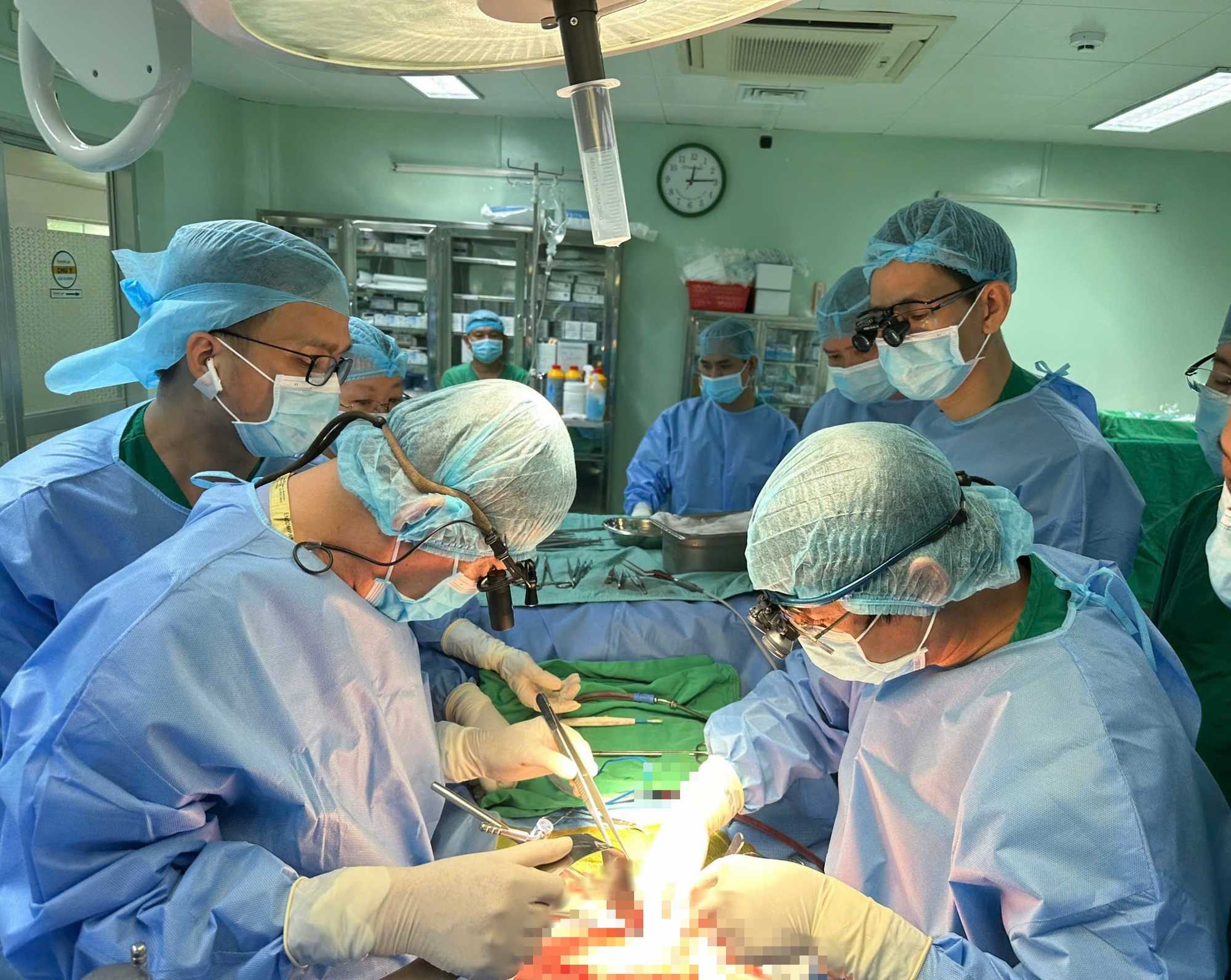 Niềm vui nh&acirc;n đ&ocirc;i: 2 ca gh&eacute;p thận th&agrave;nh c&ocirc;ng tại bệnh viện ở Cần Thơ- Ảnh 4.