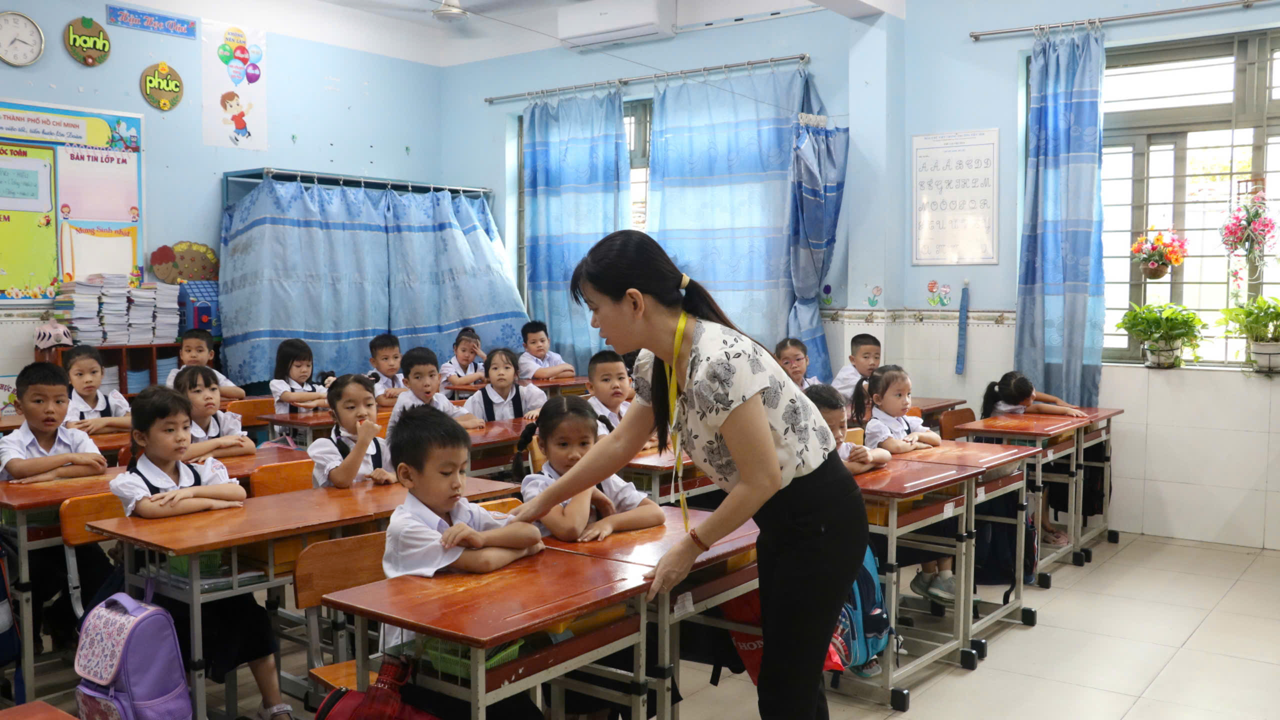 Những t&igrave;nh huống "kh&oacute; đỡ" ng&agrave;y tựu trường của học sinh TP HCM- Ảnh 7.