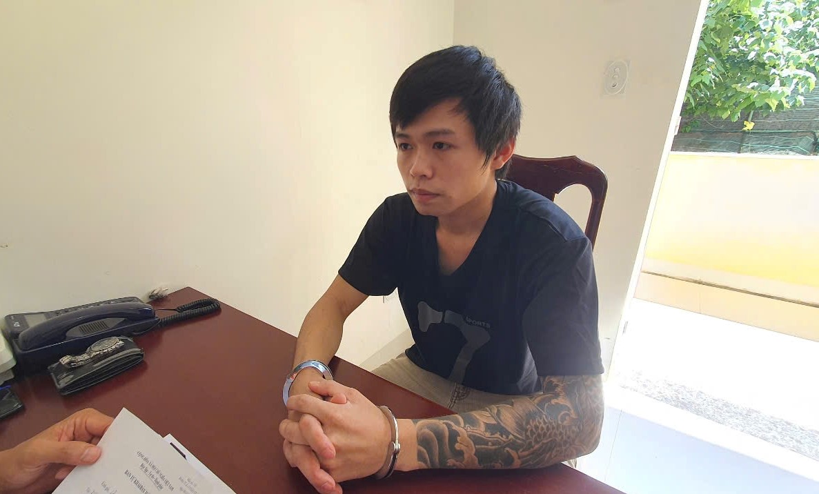 Nam thanh ni&ecirc;n thản nhi&ecirc;n đi nhậu sau khi đ&acirc;m chết người - Ảnh 1.