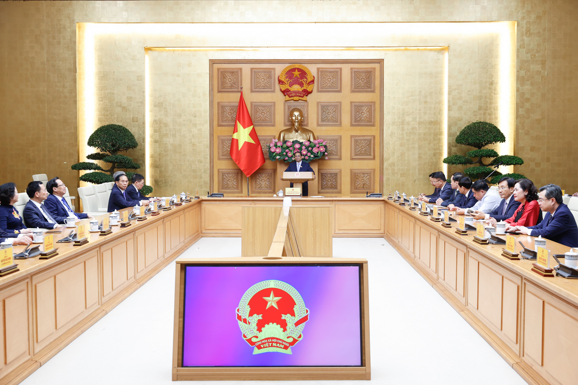 Thủ tướng Phạm Minh Ch&iacute;nh giao nhiệm vụ cho 3 t&acirc;n Ph&oacute; Thủ tướng v&agrave; 2 t&acirc;n Bộ trưởng- Ảnh 1.