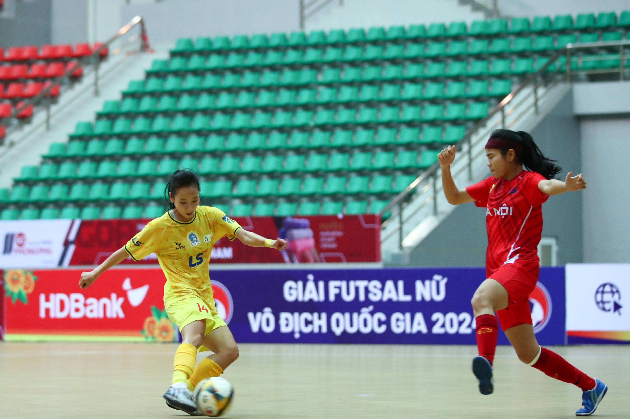 Hai đội futsal nữ TP HCM to&agrave;n thắng ng&agrave;y đầu giải quốc gia- Ảnh 1.