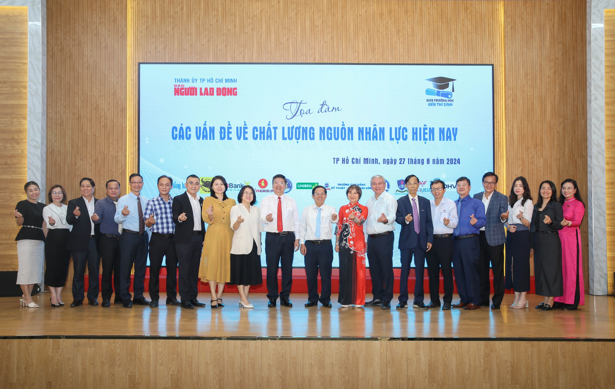 Đại diện c&aacute;c trường ĐH, CĐ v&agrave; doanh nghiệp tham dự tọa đ&agrave;m &ldquo;C&aacute;c vấn đề về chất lượng nguồn nh&acirc;n lực hiện nay&rdquo;, s&aacute;ng 27-8. Ảnh: HO&Agrave;NG TRIỀU