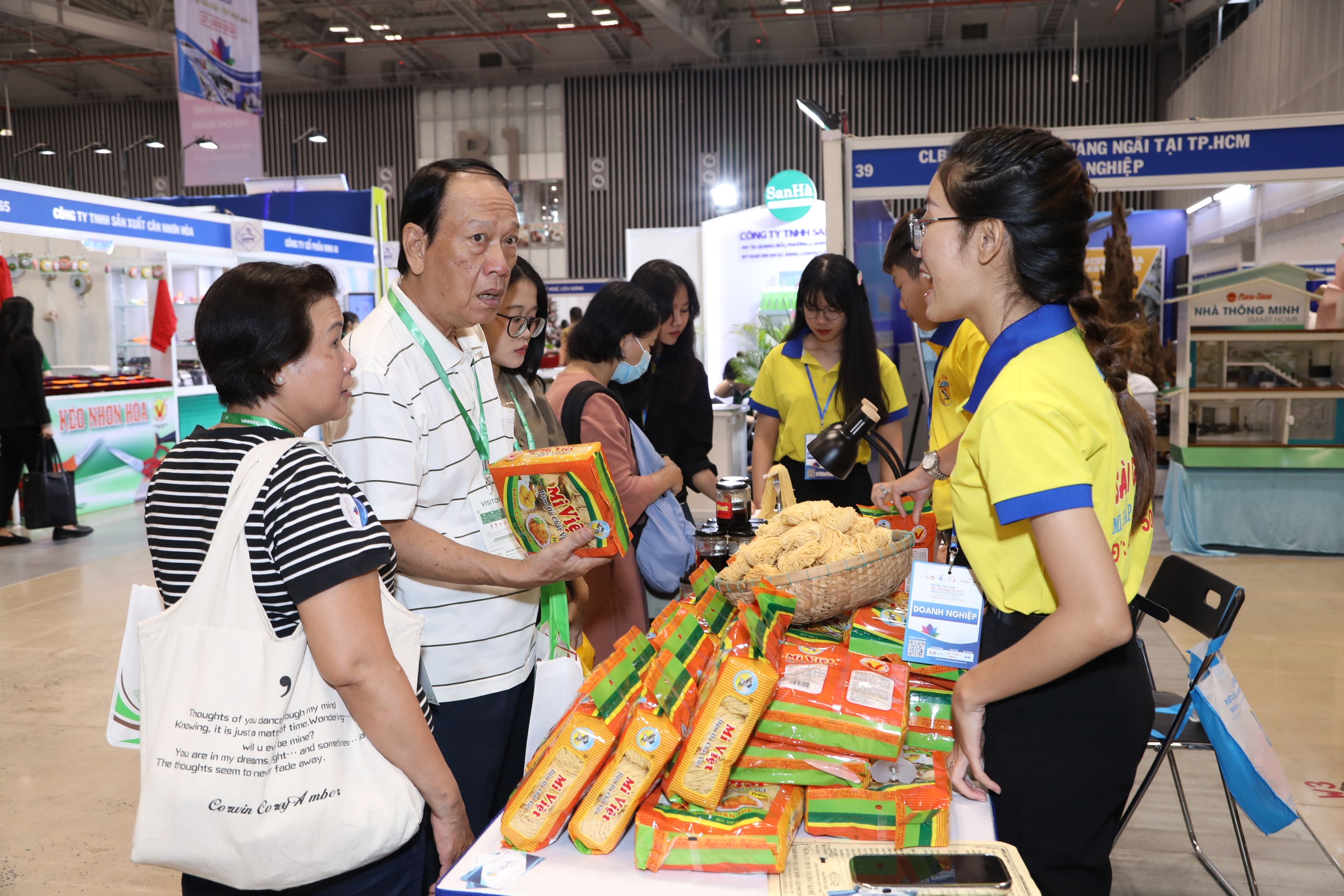 Nhiều sản phẩm mới, giá tốt đang bán tại Hội chợ triển lãm Tôn vinh hàng Việt 2024- Ảnh 4.