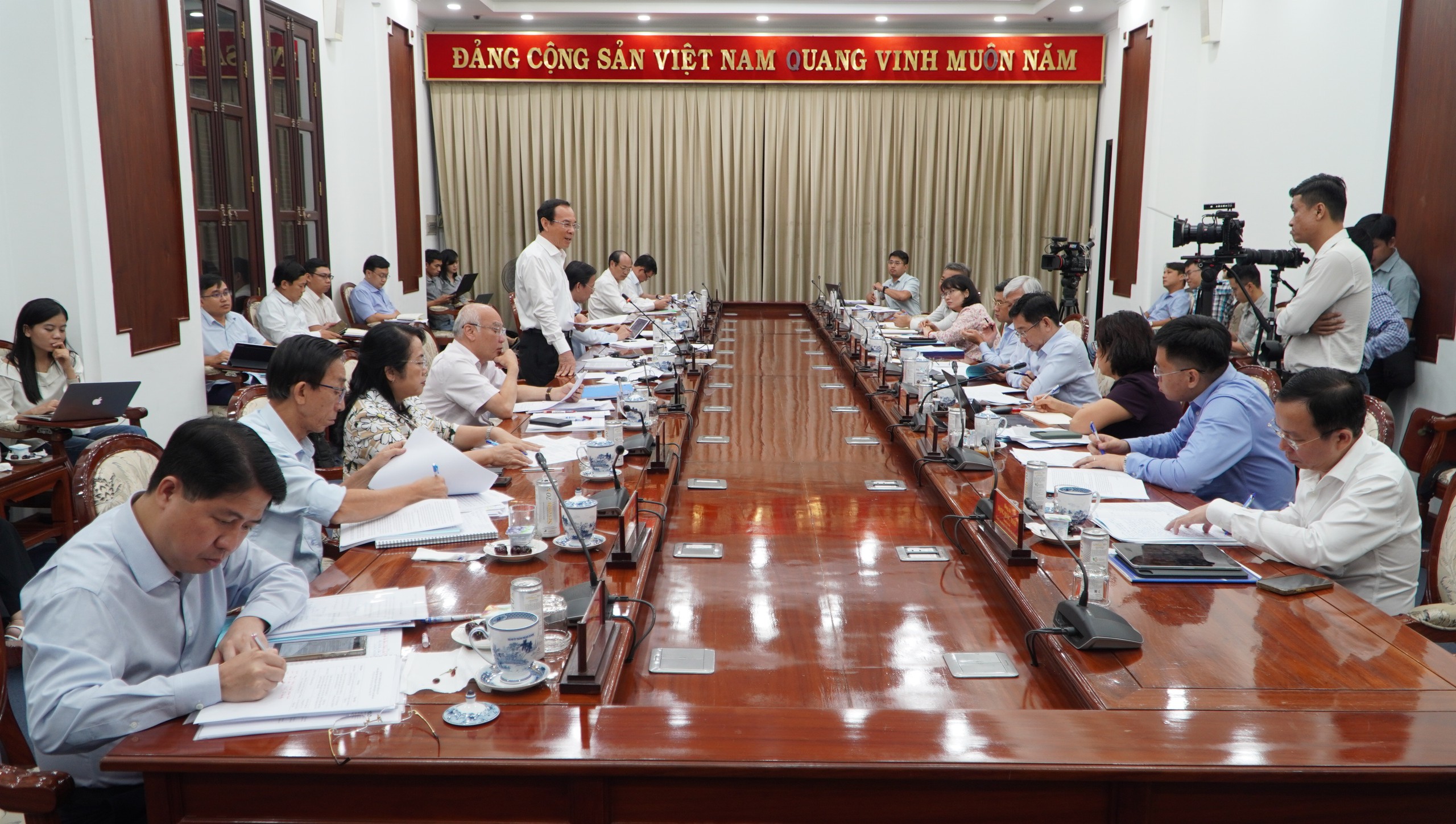 B&iacute; thư Th&agrave;nh ủy TP HCM: Nghị quyết đặc th&ugrave; cũng cần c&oacute; thời gian!- Ảnh 3.