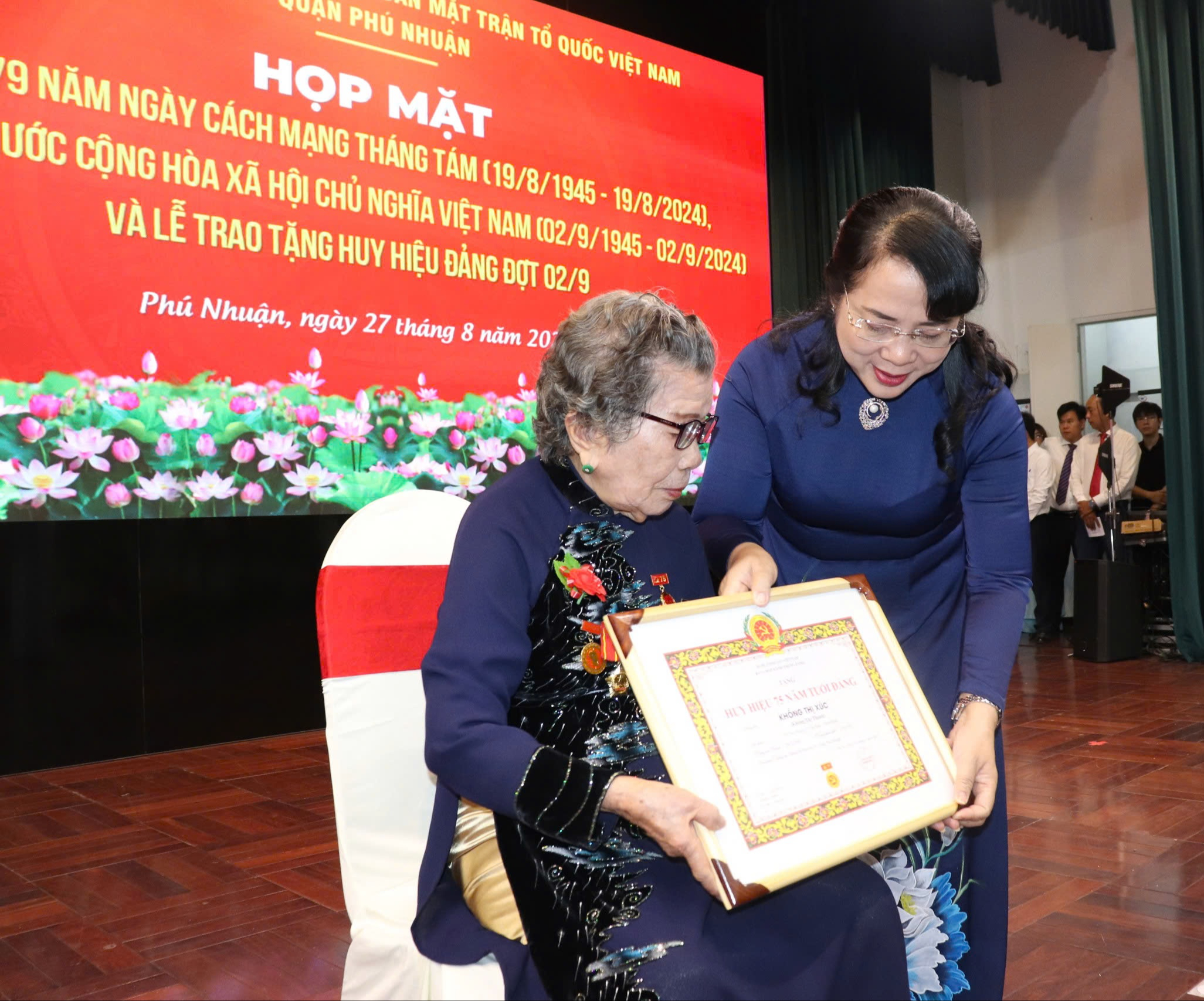 Quận Ph&uacute; Nhuận: 99% người d&acirc;n h&agrave;i l&ograve;ng với sự phục vụ của cơ quan h&agrave;nh ch&iacute;nh nh&agrave; nước- Ảnh 1.