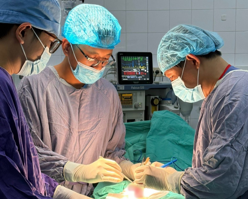 Nam bệnh nh&acirc;n 17 tuổi bị đau v&ugrave;ng k&iacute;n suốt 40 ng&agrave;y- Ảnh 2.