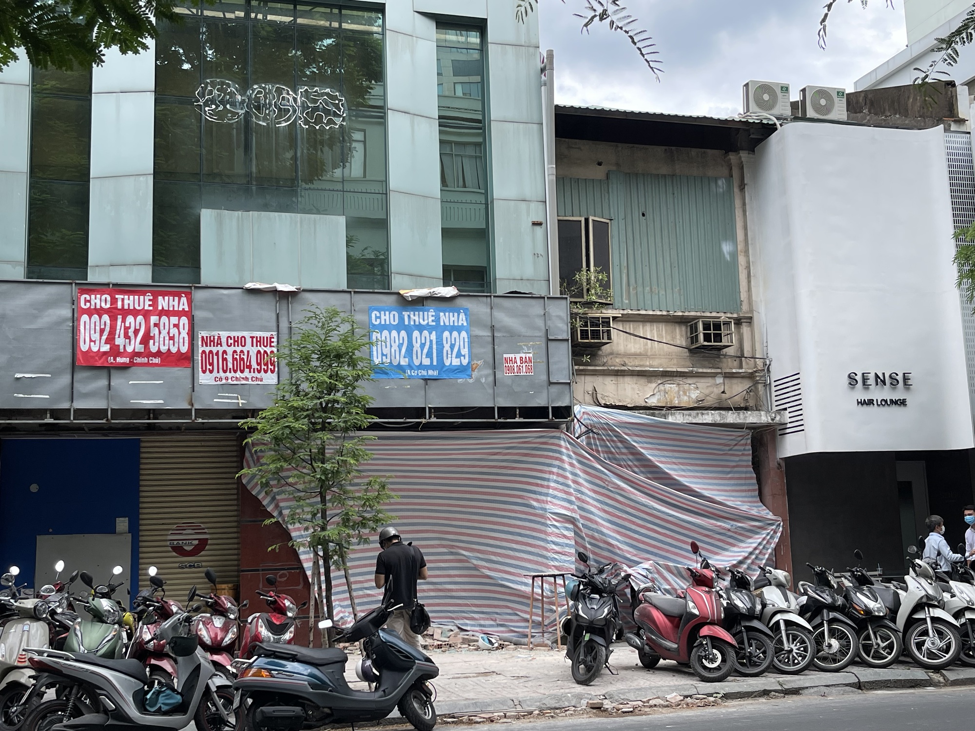 Sập s&agrave;n một to&agrave; nh&agrave; ở quận 1, TP HCM- Ảnh 1.