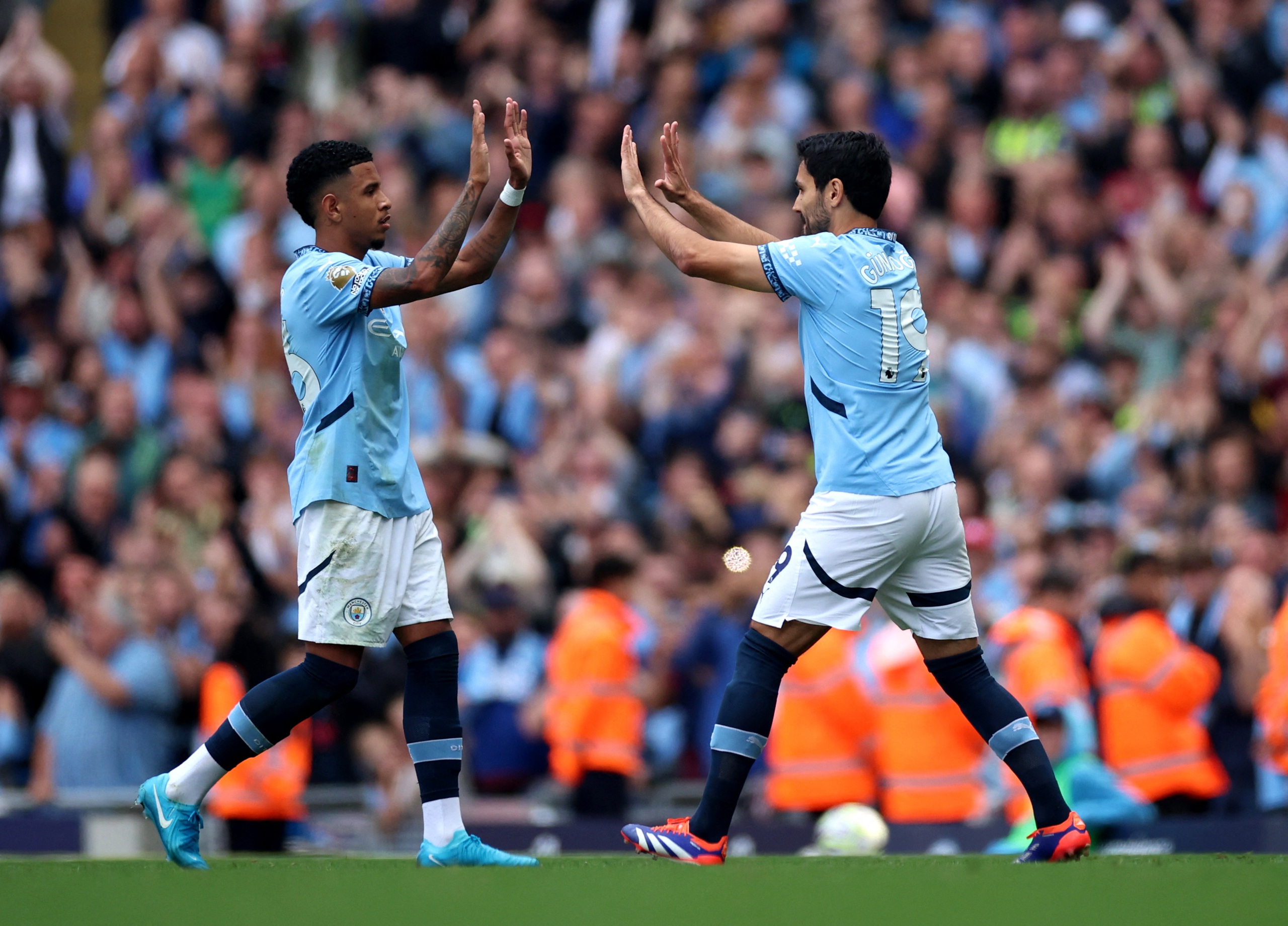 Kiếm người trợ lực Erling Haaland, Man City săn sao tấn c&ocirc;ng 19 tuổi- Ảnh 2.
