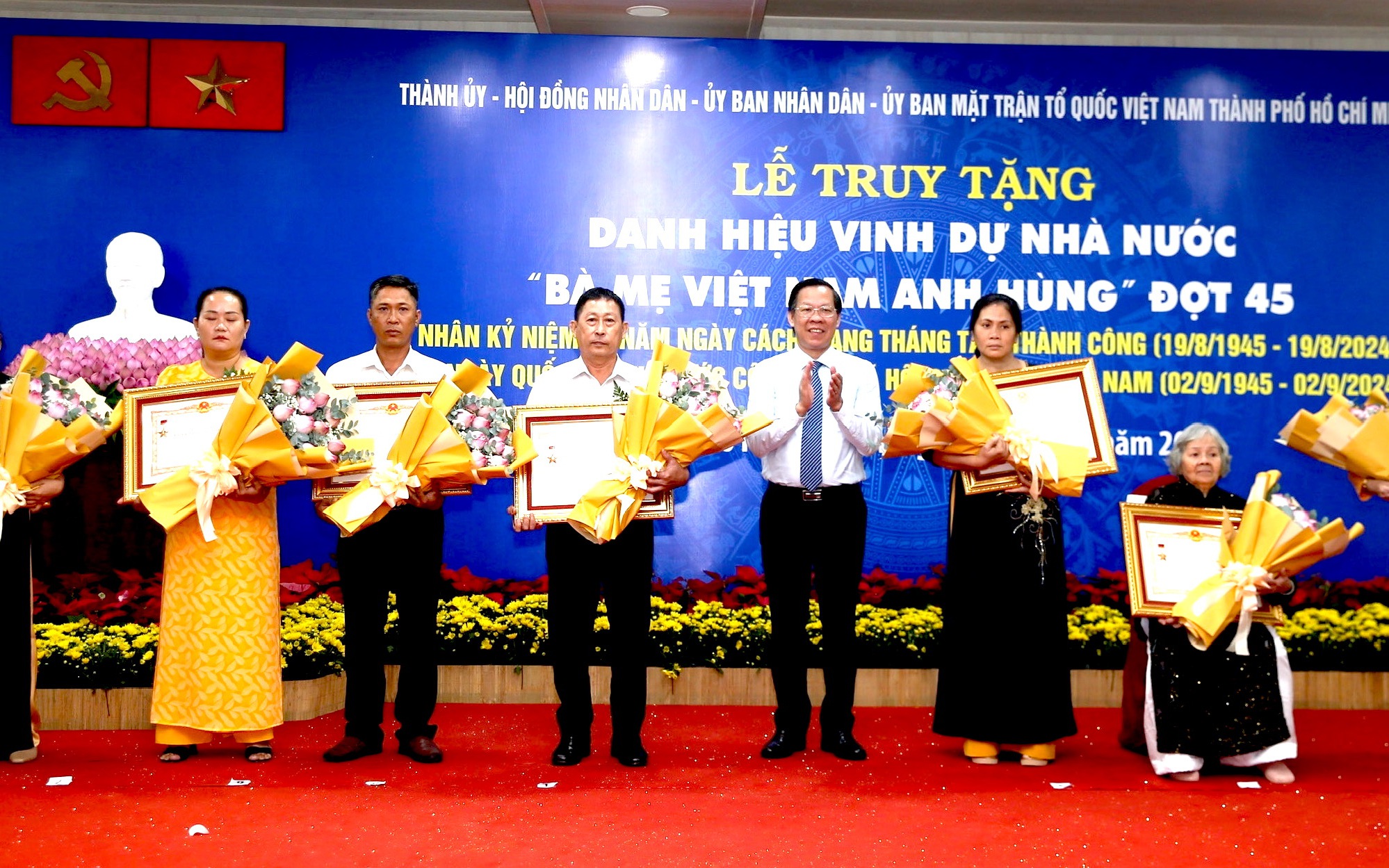 Truy tặng danh hiệu Bà Mẹ Việt Nam Anh hùng cho 7 mẹ ở TP HCM