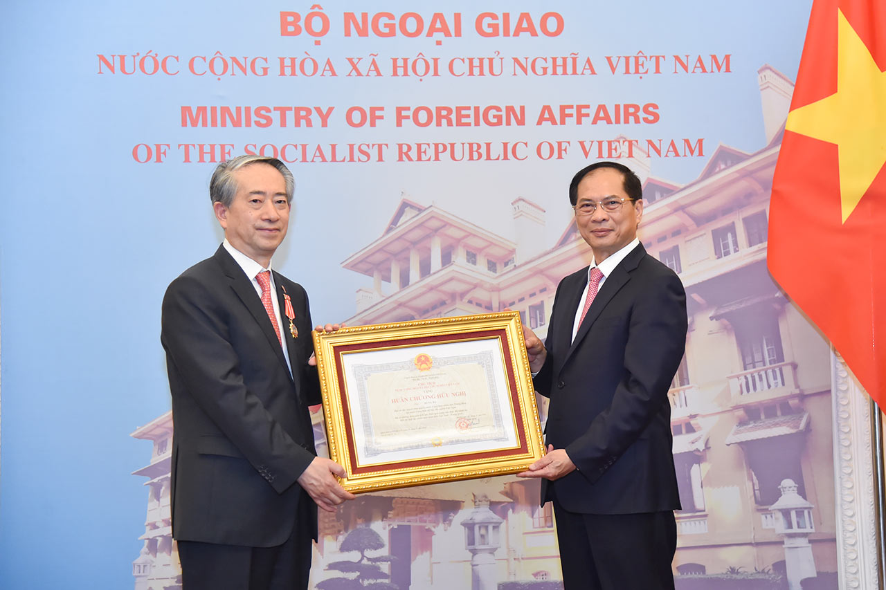 Trao Huân chương Hữu nghị của Nhà nước Việt Nam tặng Đại sứ Trung Quốc- Ảnh 1.