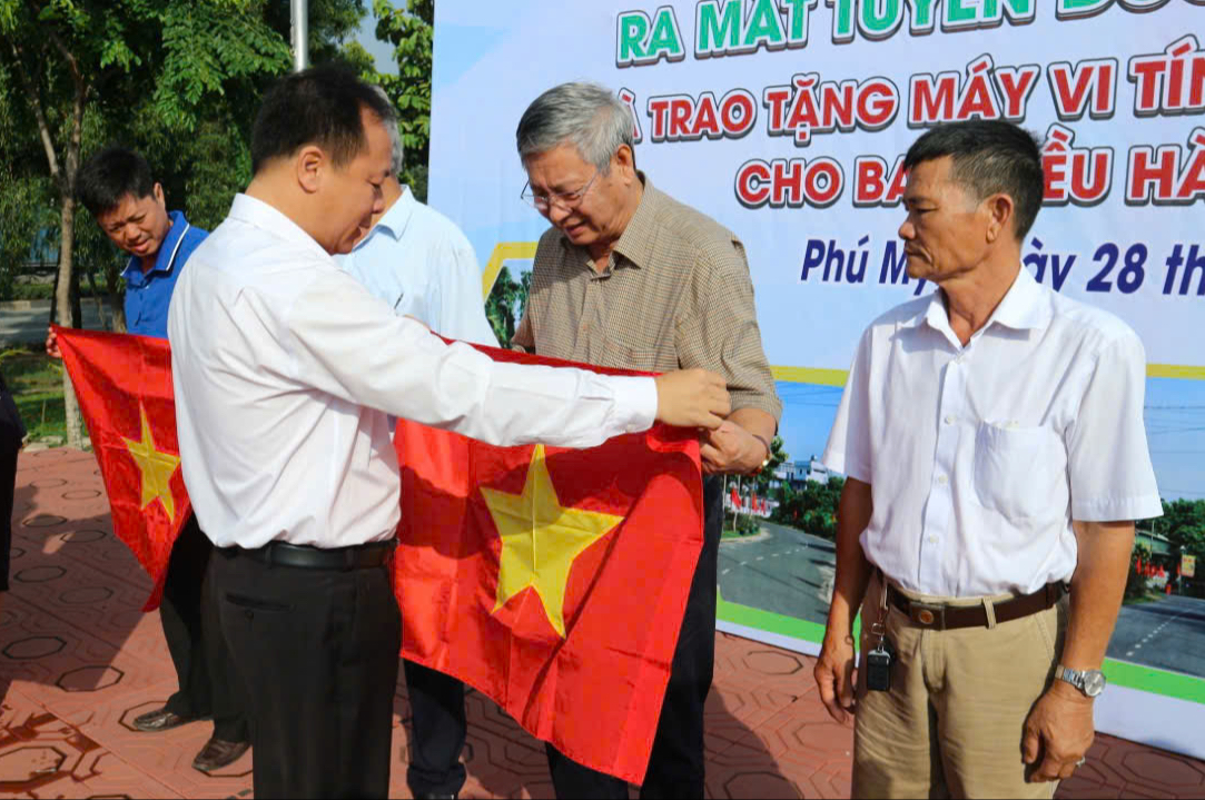 Một phường ở B&igrave;nh Dương vận động người d&acirc;n thực hiện "Đường cờ Tổ quốc" d&agrave;i 20km- Ảnh 3.