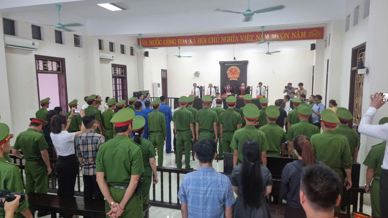 X&eacute;t xử Qu&acirc;n "Idol" v&agrave; 8 đồng phạm- Ảnh 2.