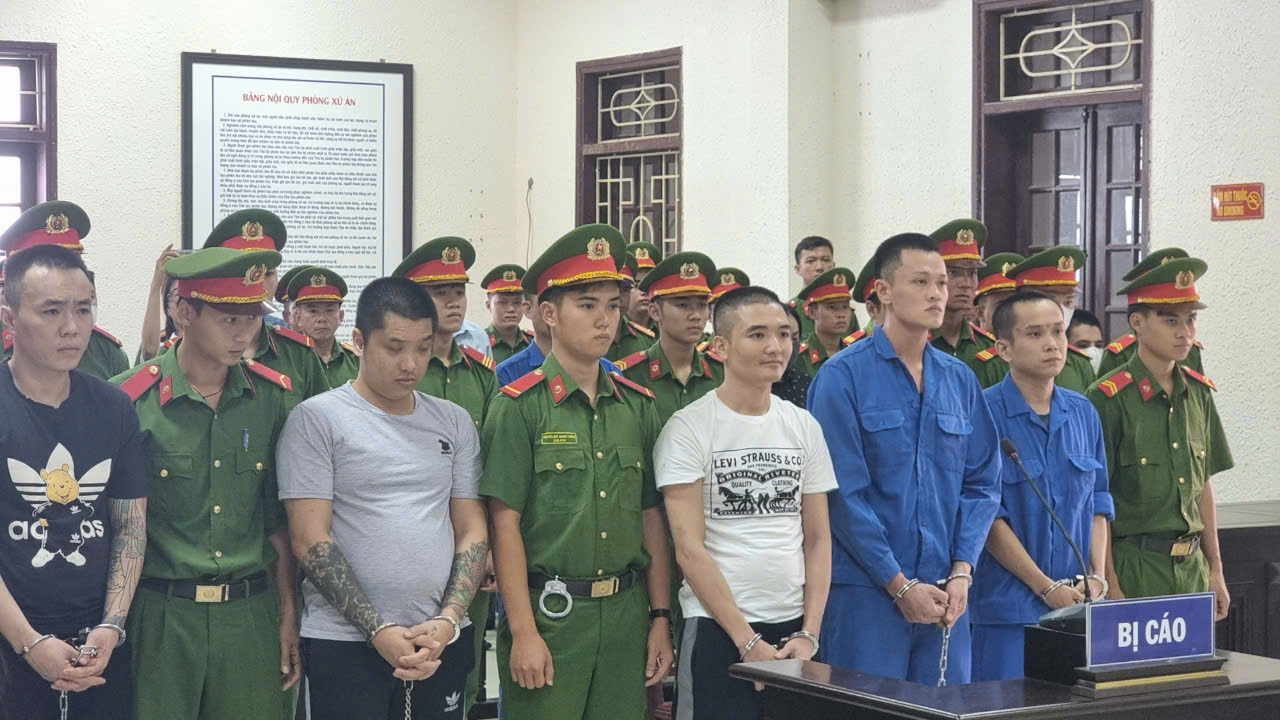 X&eacute;t xử Qu&acirc;n "Idol" v&agrave; 8 đồng phạm- Ảnh 1.