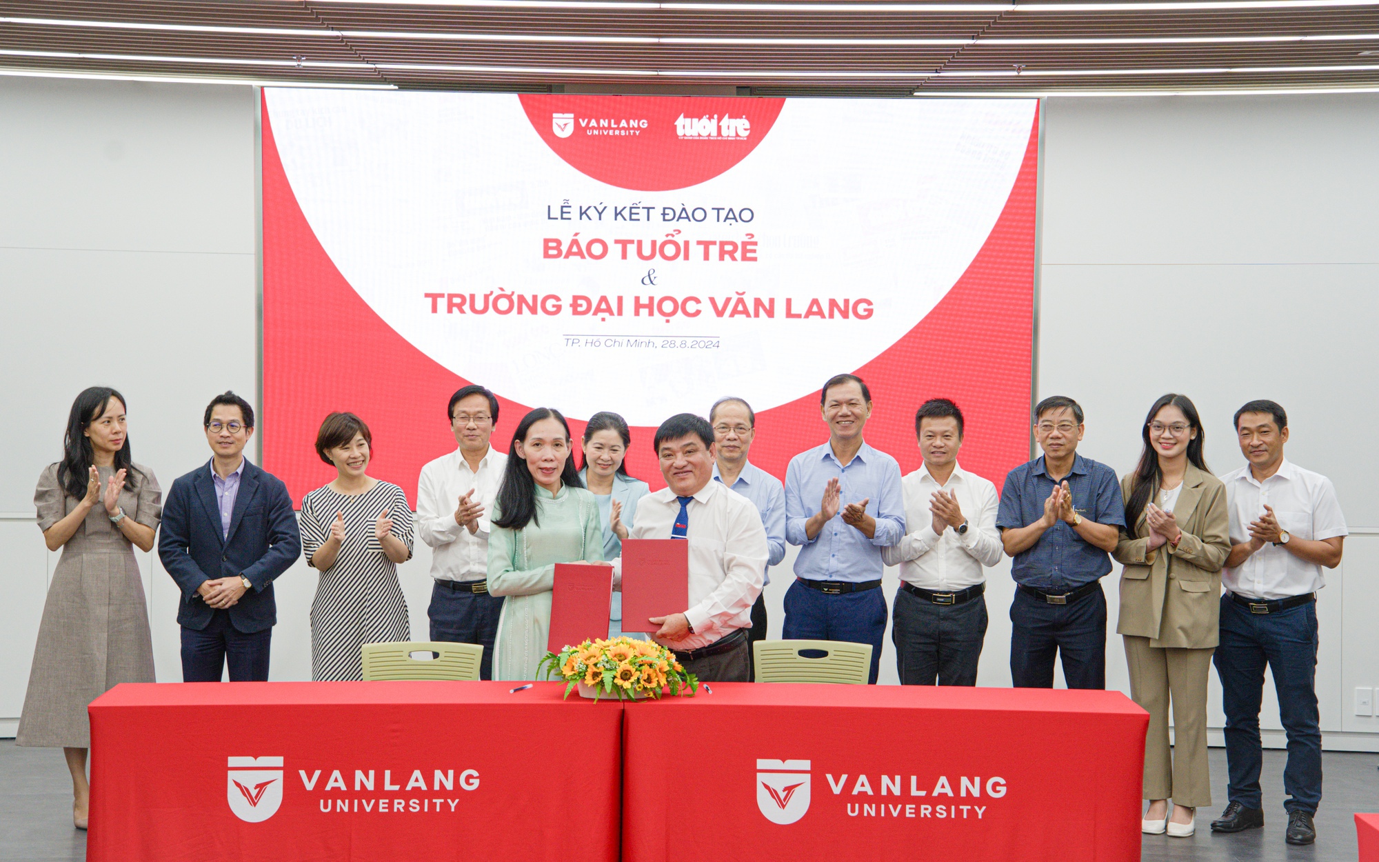Báo Tuổi Trẻ ký kết hợp tác đào tạo với trường ĐH Văn Lang