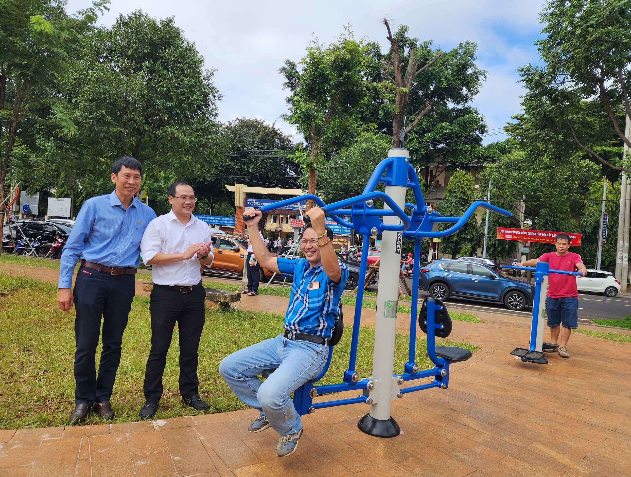 X&atilde; hội h&oacute;a thiết bị tập thể dục tại c&aacute;c hoa vi&ecirc;n ở TP Bu&ocirc;n Ma Thuột- Ảnh 2.