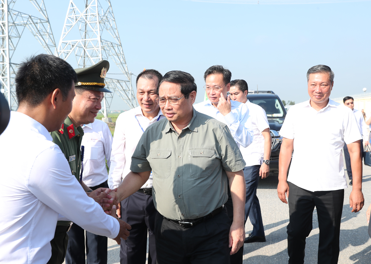 Đường d&acirc;y 500 KV mạch 3 chấm dứt thiếu điện cục bộ- Ảnh 1.