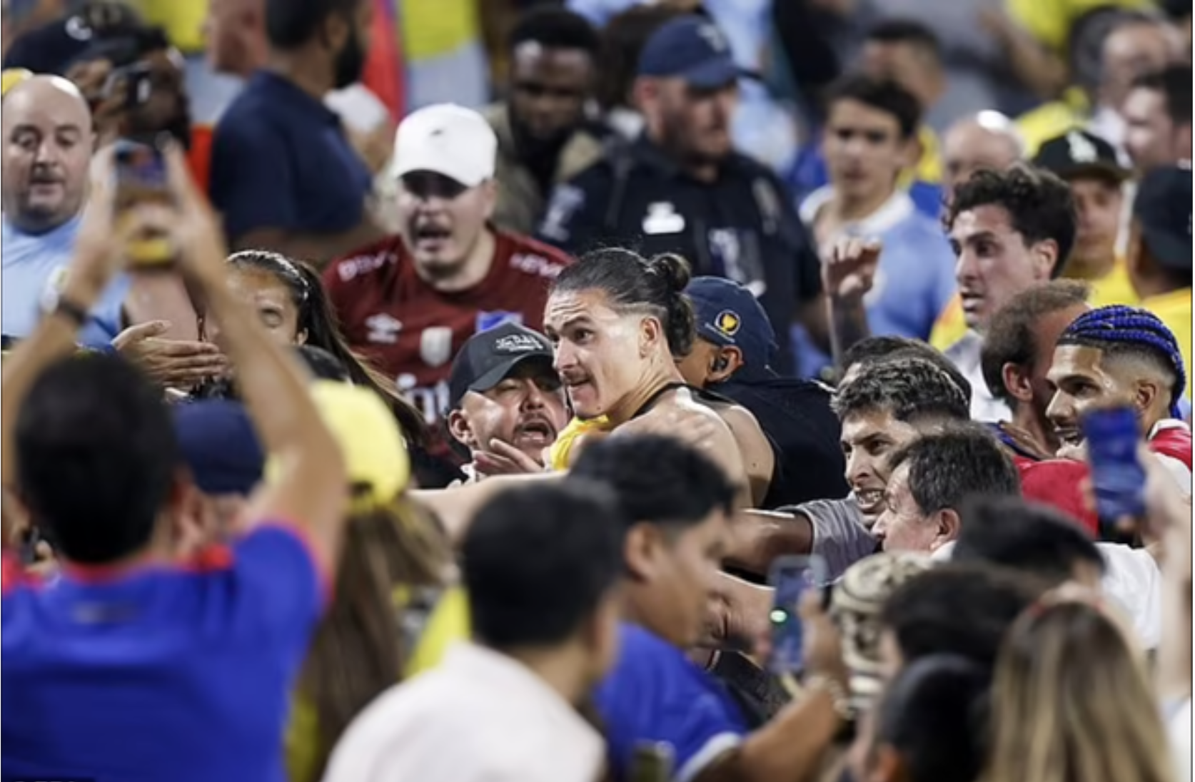 Darwin Nunez bị treo gi&ograve; 5 trận v&igrave; đ&aacute;nh nhau, Liverpool kh&ocirc;ng phản ứng CONMEBOL- Ảnh 4.