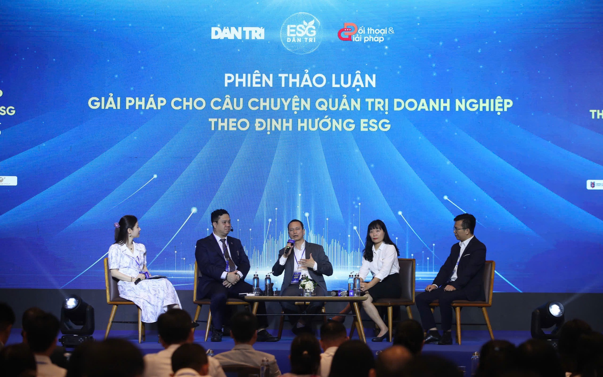Giữa "ma trận" ESG, doanh nghiệp ứng dụng thế nào có lợi nhất?