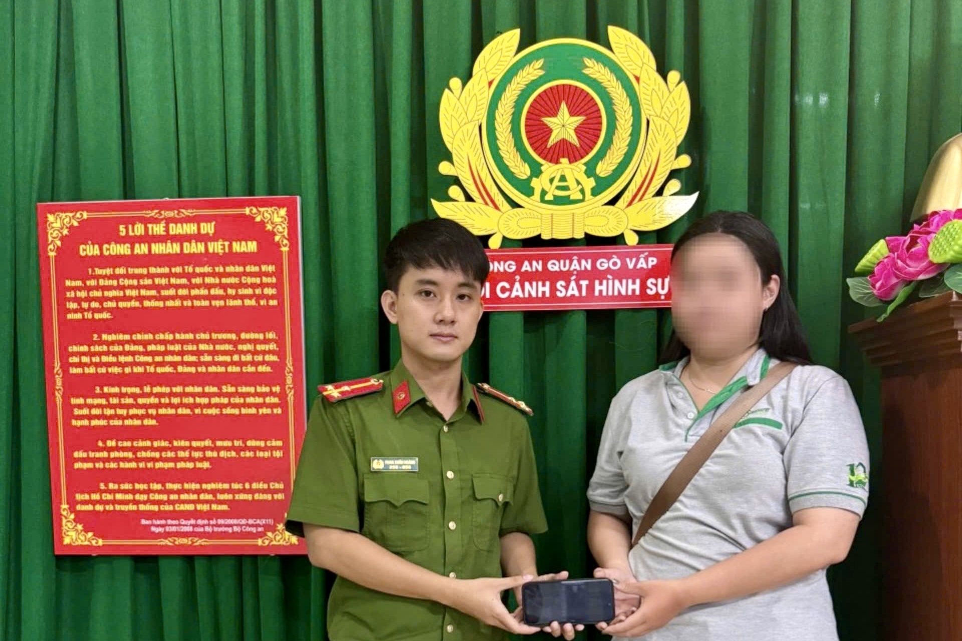 C&ocirc; g&aacute;i bị giật điện thoại, chỉ 24 giờ sau đ&atilde; biết thủ phạm- Ảnh 1.