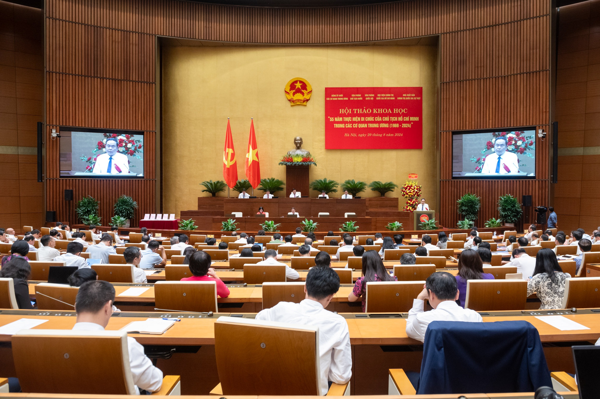 Nguyện kế tục sự nghiệp vĩ đại của Chủ tịch Hồ Ch&iacute; Minh- Ảnh 4.