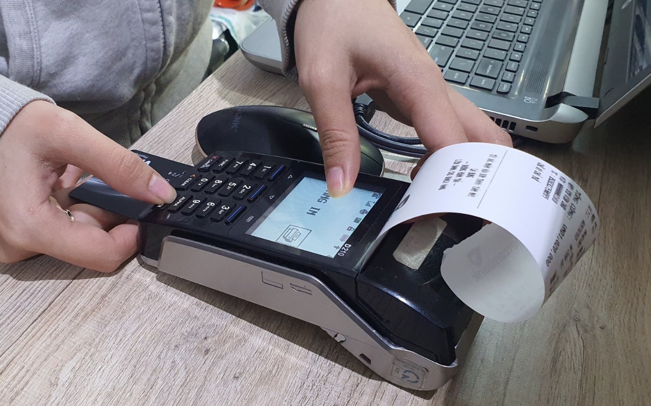 Ngân hàng lên tiếng việc khách hàng khổ sở khi hủy thẻ tín dụng