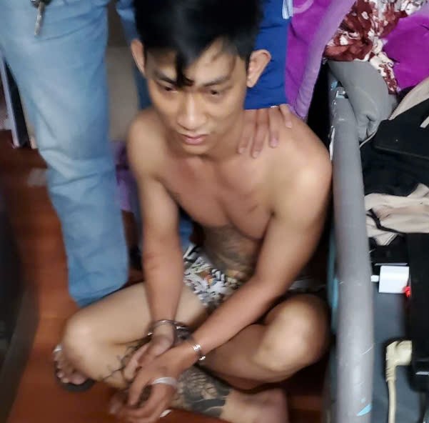Nam thanh ni&ecirc;n t&aacute;o tợn cướp tiệm cầm đồ ở Đ&agrave; Nẵng đ&atilde; bị bắt - Ảnh 1.