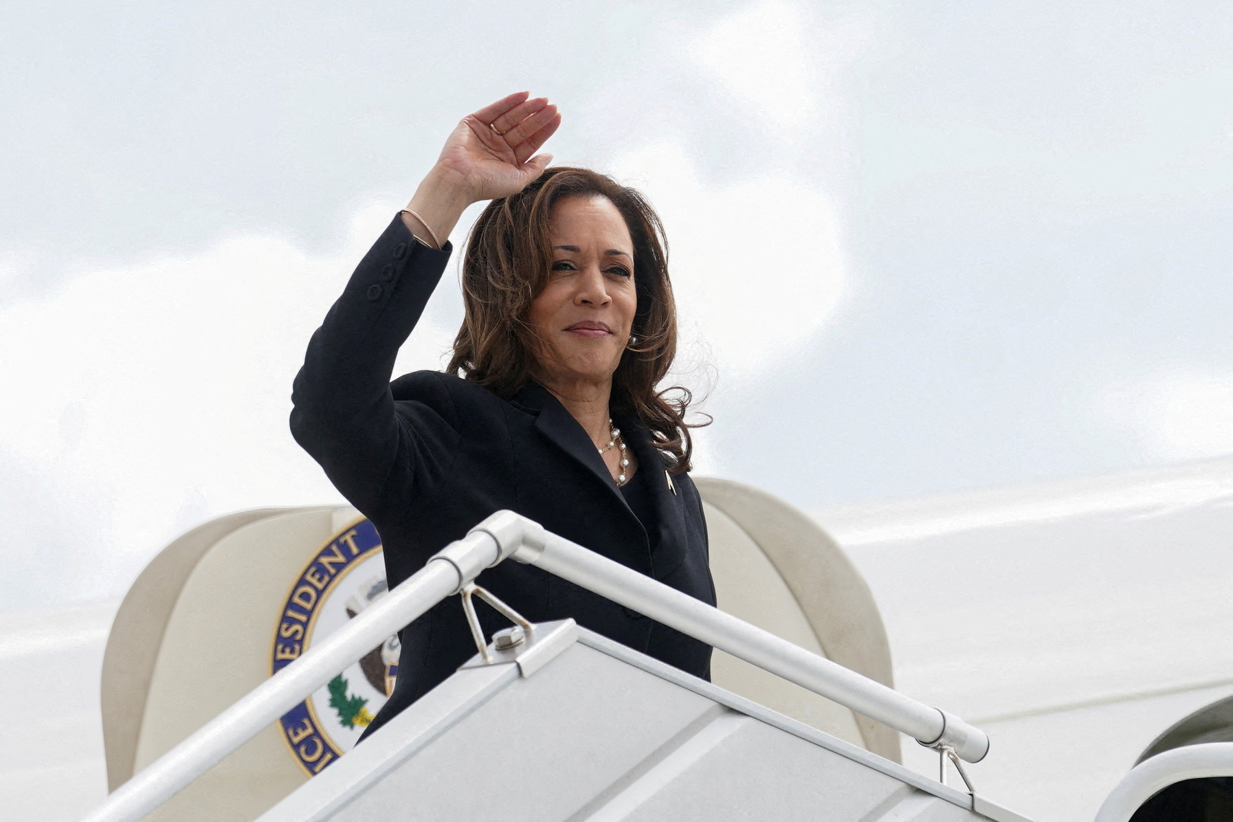 D&agrave;n "chiến tướng" của &ocirc;ng Obama xung trận, b&agrave; Harris như "hổ mọc th&ecirc;m c&aacute;nh"- Ảnh 2.