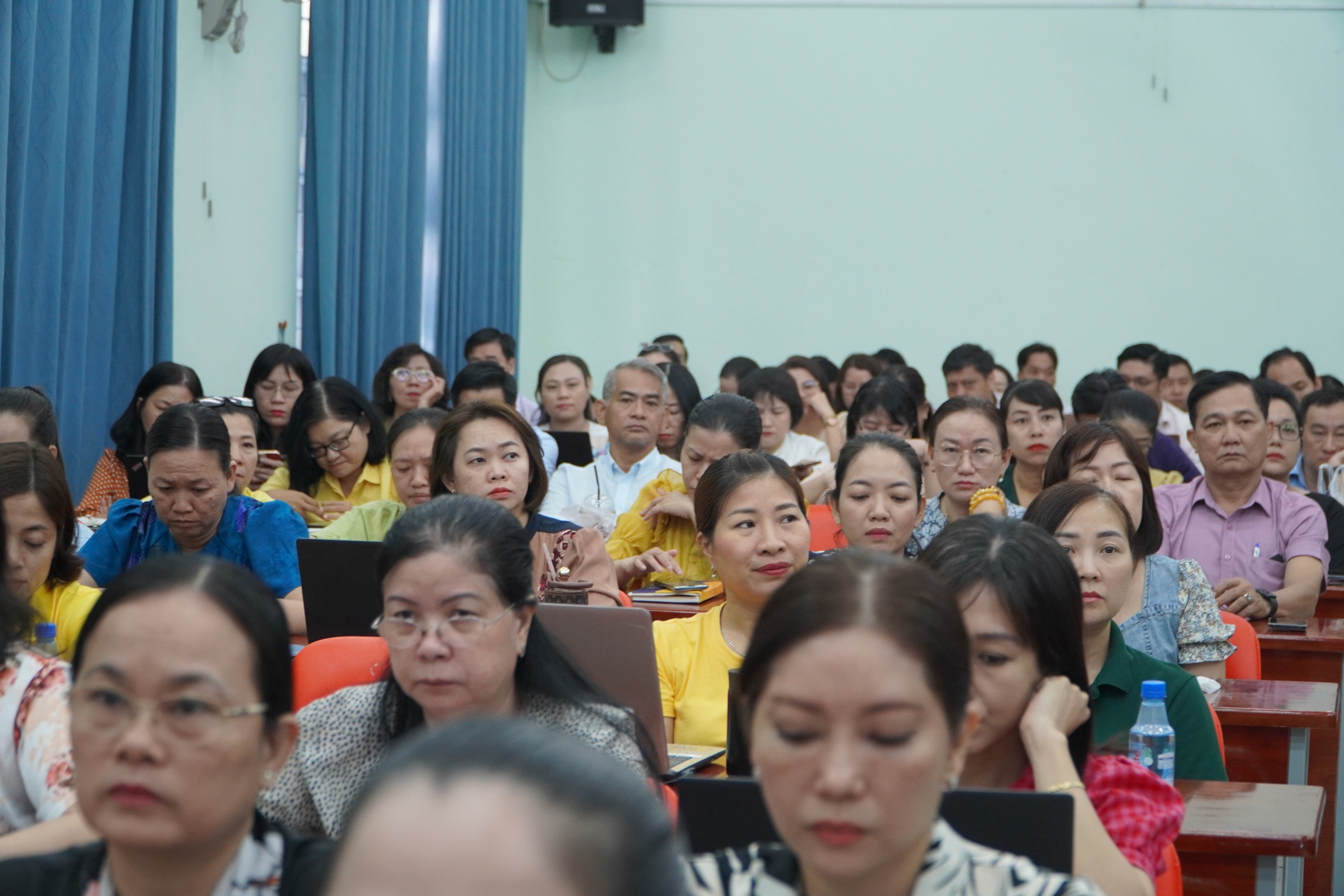 TP HCM: Khi thầy, c&ocirc; "học" viết th&ocirc;ng c&aacute;o b&aacute;o ch&iacute;, sắm vai nh&agrave; b&aacute;o- Ảnh 1.