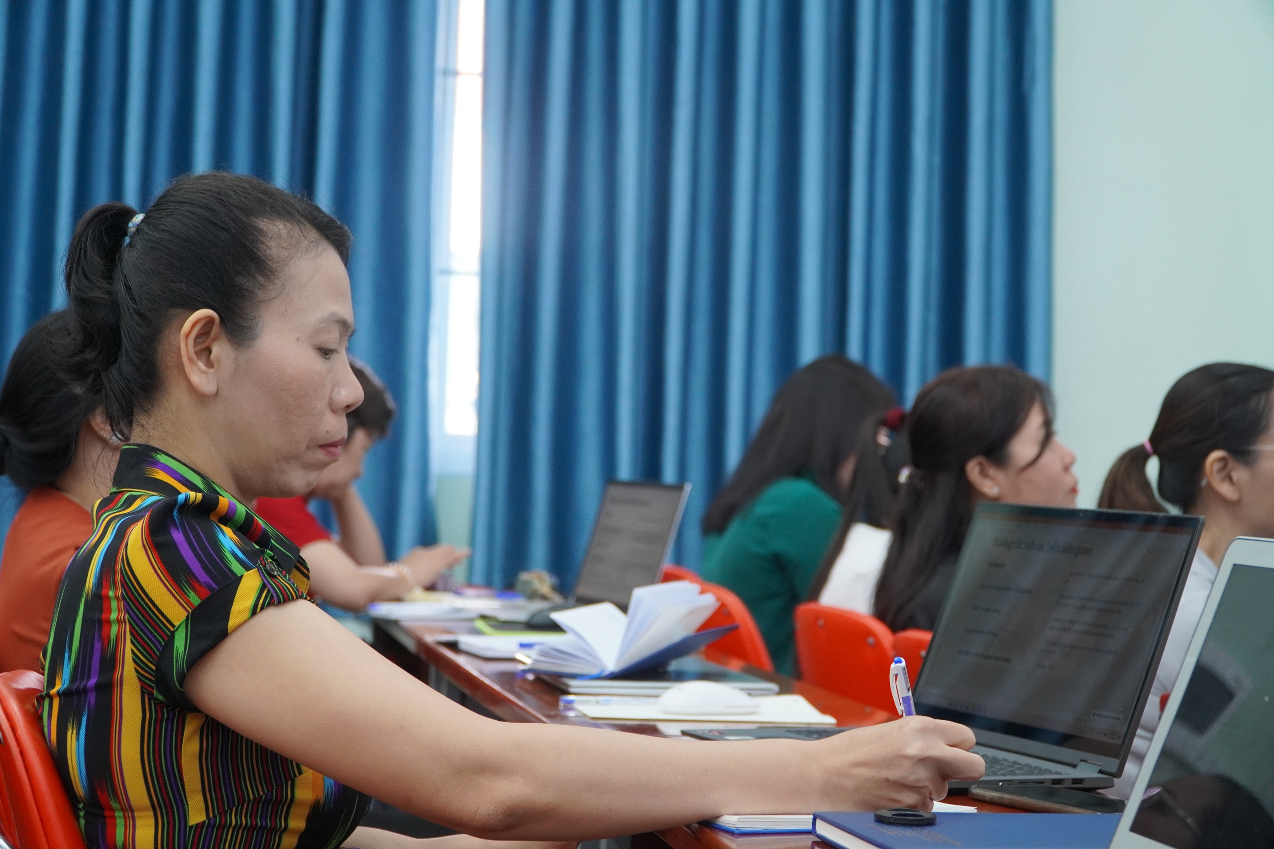TP HCM: Khi thầy, c&ocirc; "học" viết th&ocirc;ng c&aacute;o b&aacute;o ch&iacute;, sắm vai nh&agrave; b&aacute;o- Ảnh 2.