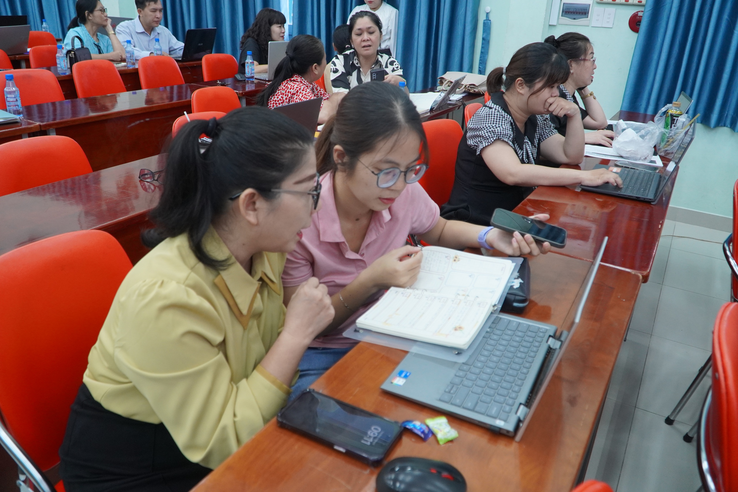 TP HCM: Khi thầy, c&ocirc; "học" viết th&ocirc;ng c&aacute;o b&aacute;o ch&iacute;, sắm vai nh&agrave; b&aacute;o- Ảnh 5.