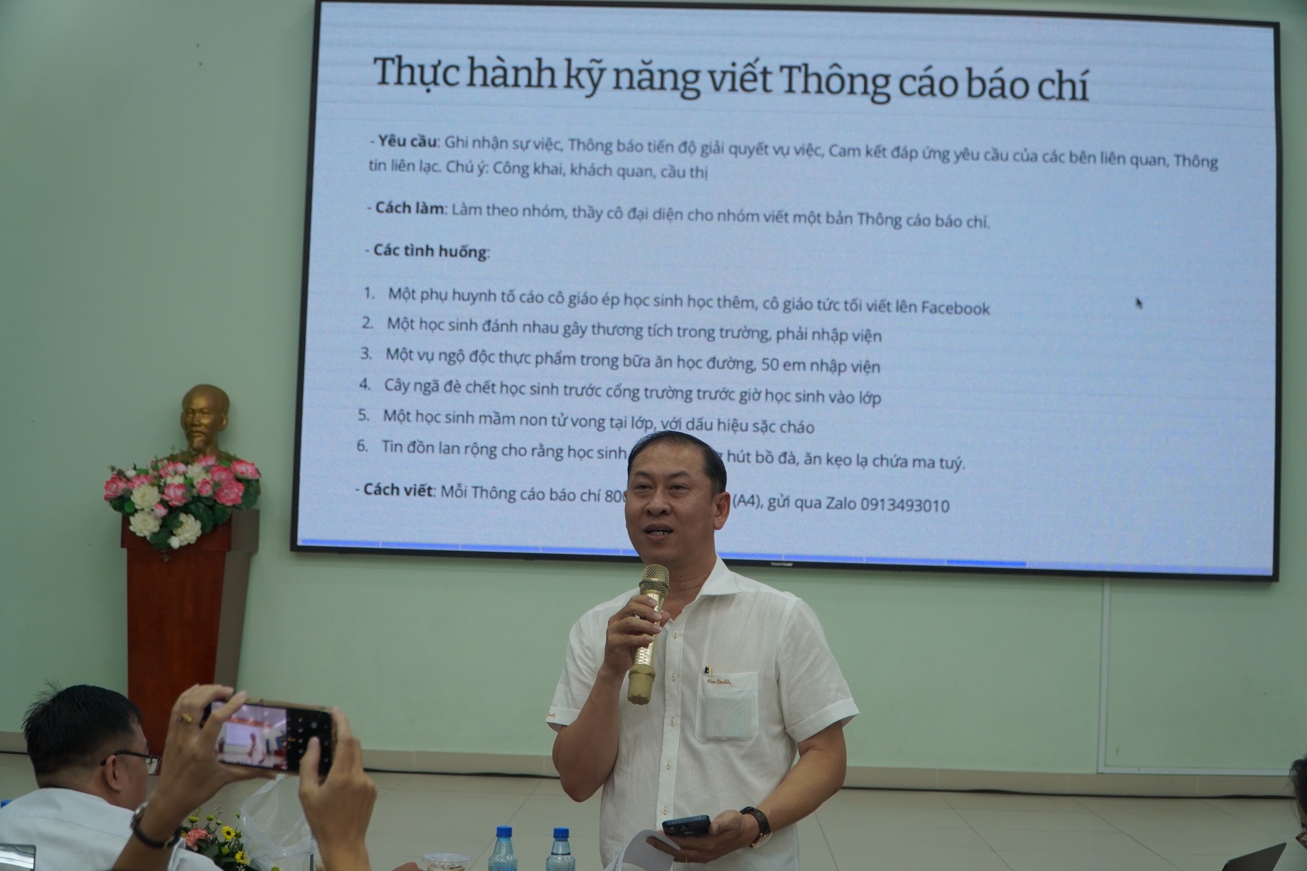 TP HCM: Khi thầy, c&ocirc; "học" viết th&ocirc;ng c&aacute;o b&aacute;o ch&iacute;, sắm vai nh&agrave; b&aacute;o- Ảnh 9.